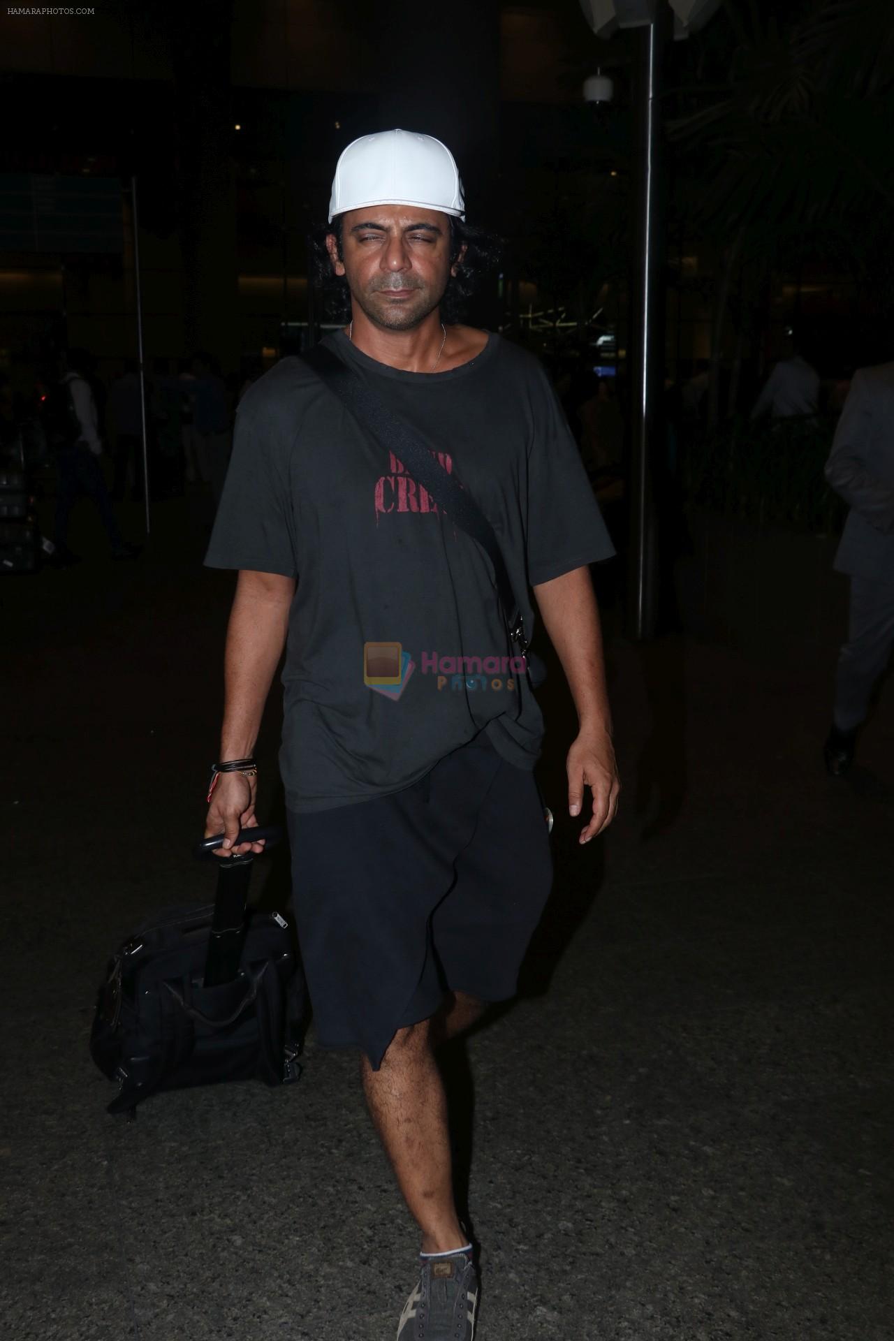 Sunil Grover Spotted At Airport on 23rd Aug 2017