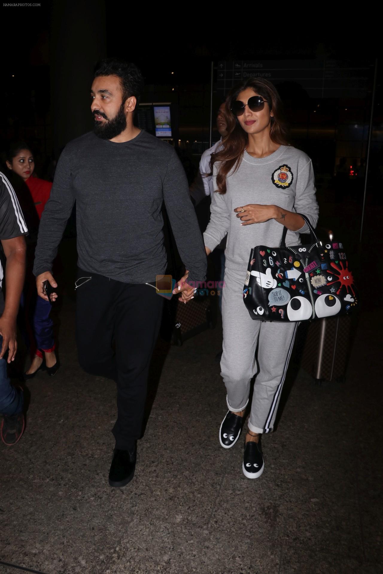 Shilpa Shetty & Raj Kundra Spotted At Airport on 23rd Aug 2017