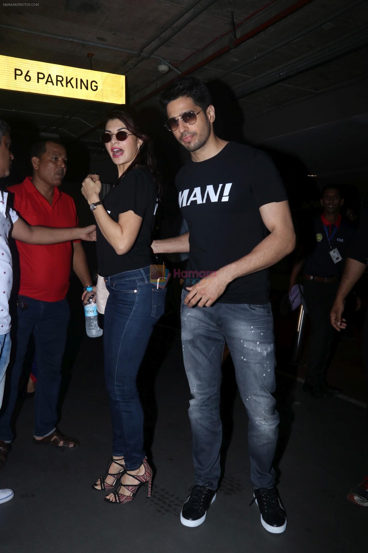 Jacqueline Fernandez, Sidharth Malhotra Spotted At Airport on 22nd Aug 2017