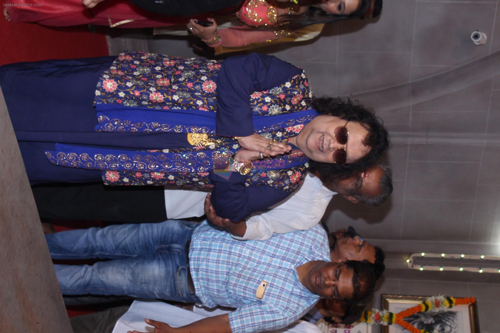 Bappi Lahiri Came For Darshan At Andheri Cha Raja on 28th Aug 2017