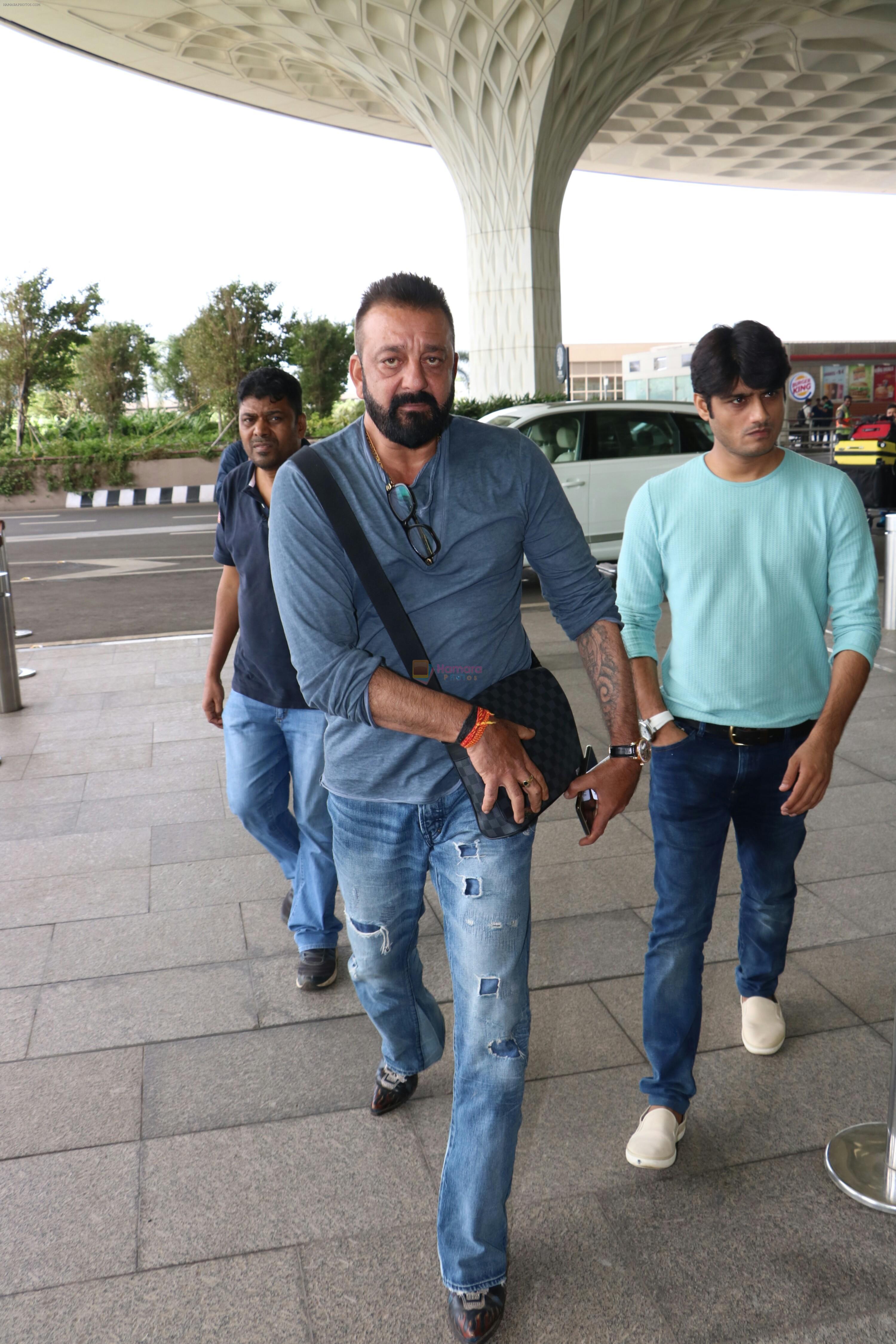 Sanjay Dutt Spotted At Airport on 31st Aug 2017