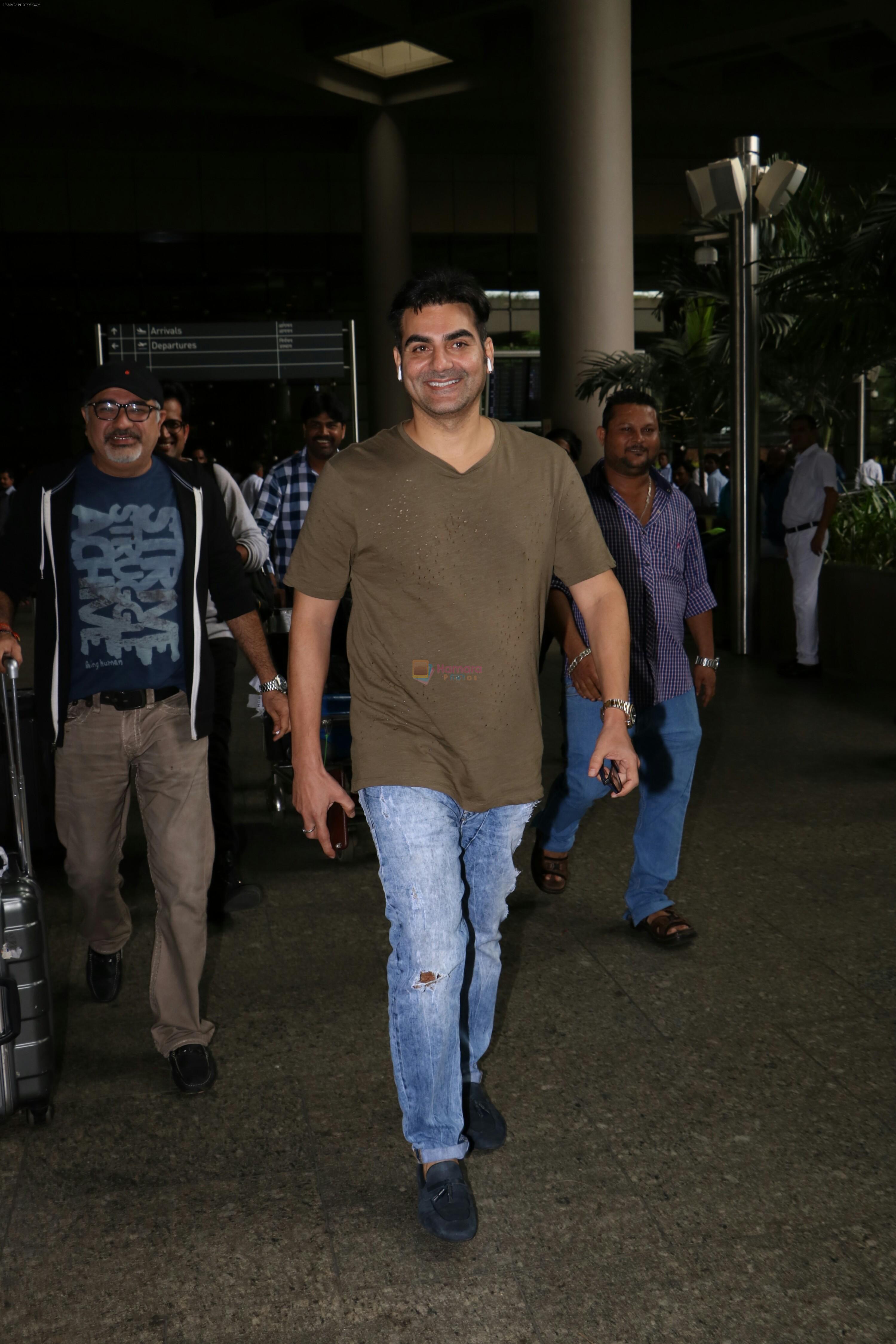 Arbaaz Khan Spotted At Airport on 1st sept 2017