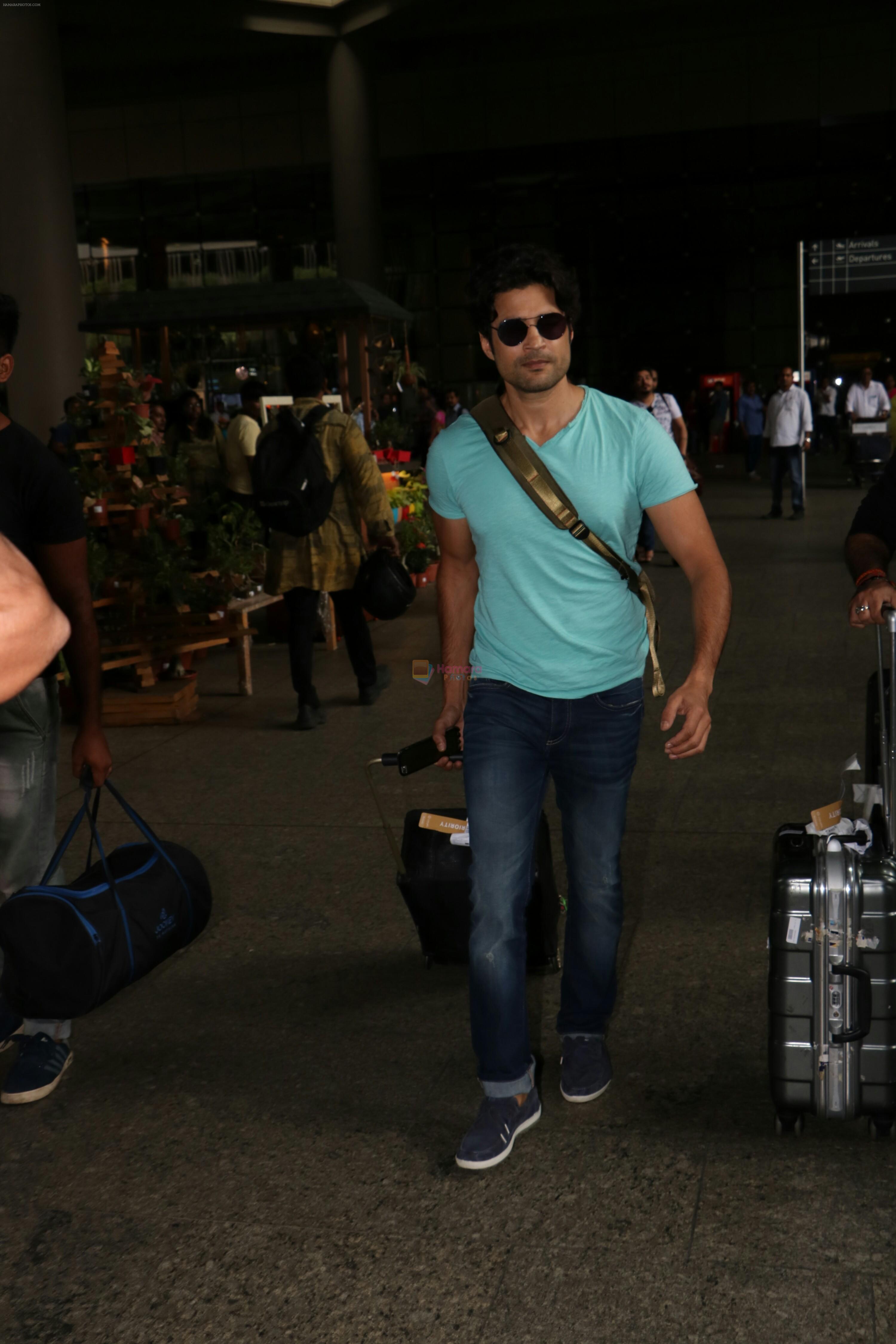 Rajeev Khandelwal Spotted At Airport on 1st sept 2017