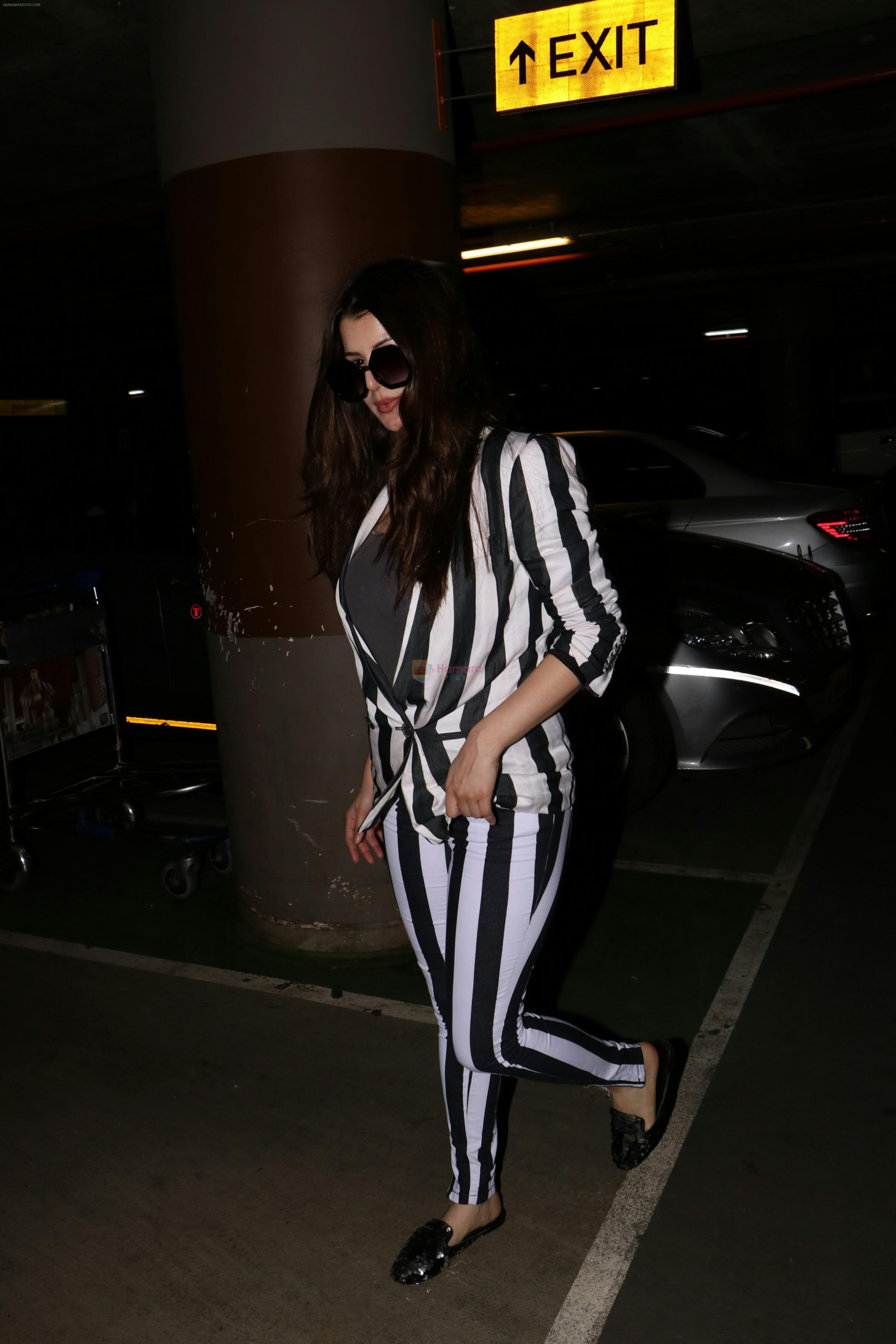 Kainaat Arora Spotted At Airport on 2nd Sept 2017