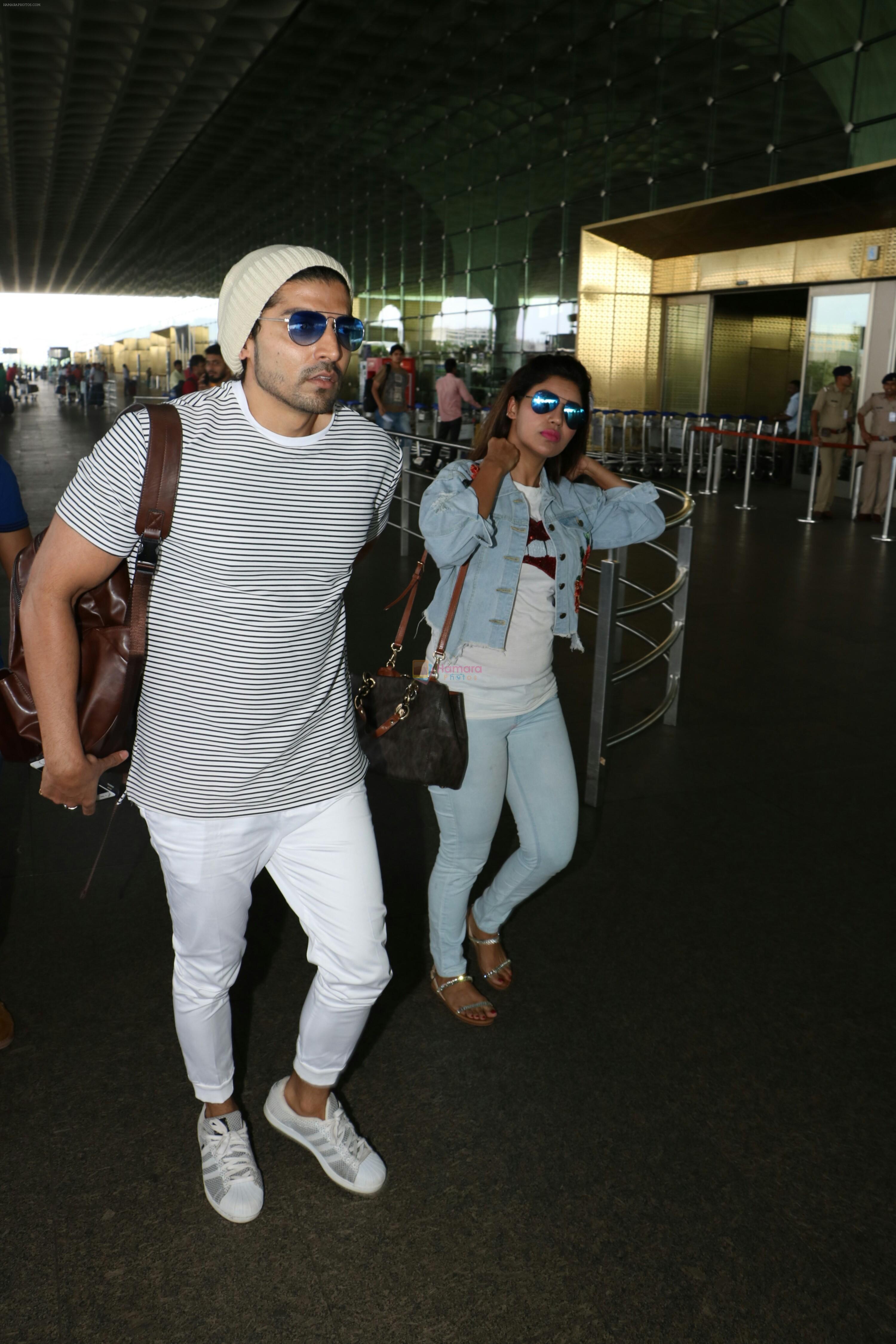 Gurmeet Choudhary, Debina Bonnerjee Spotted At Airport on 6th Sept 2017