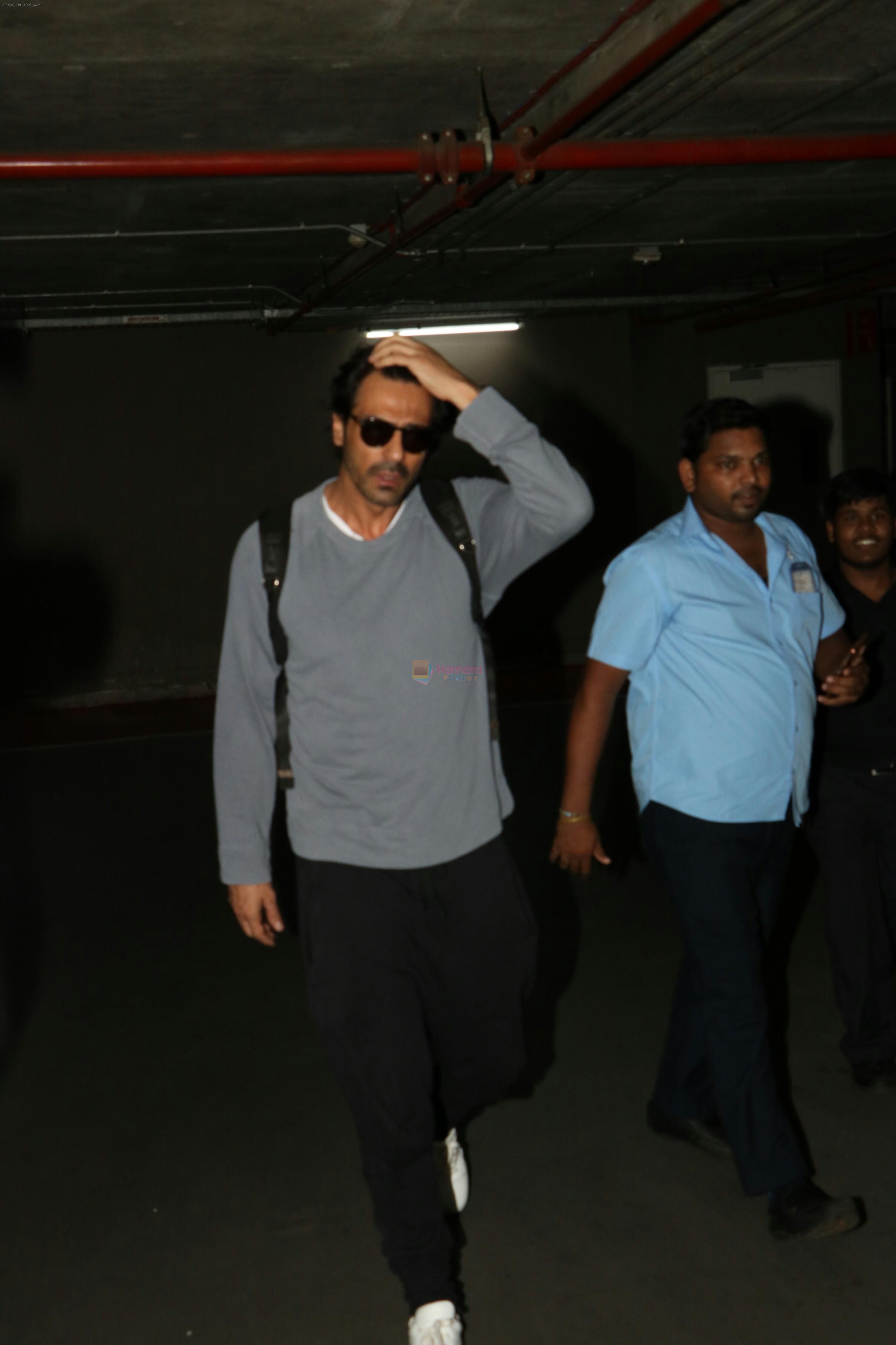 Arjun Rampal Spotted At Airport on 6th Sept 2017