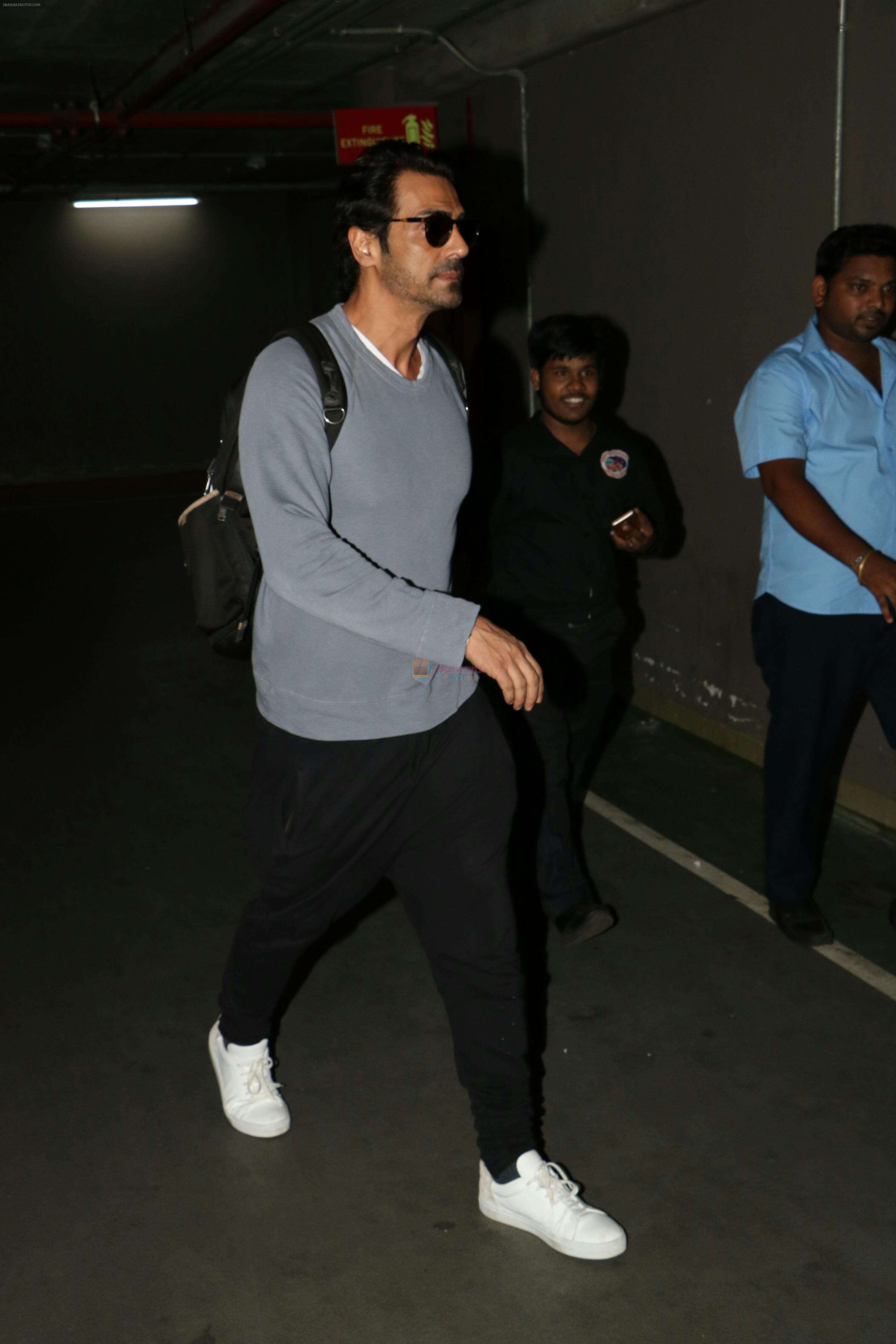 Arjun Rampal Spotted At Airport on 6th Sept 2017