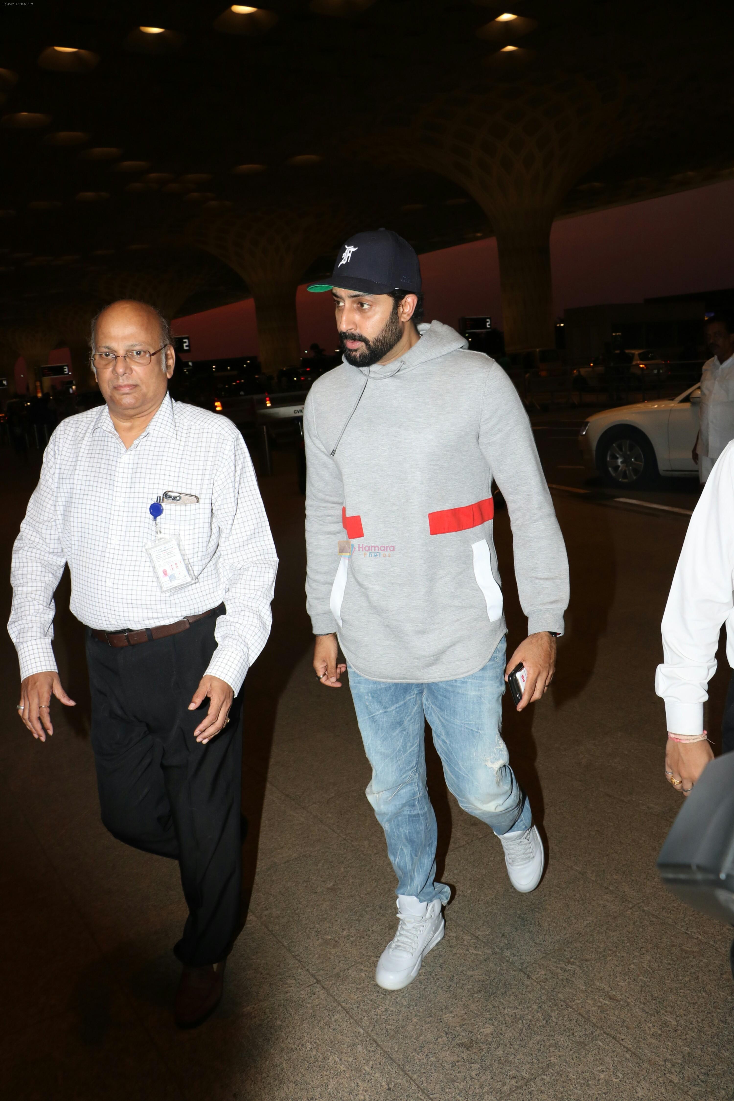 Abhishek Bachchan Spotted At Airport on 7th Sept 2017