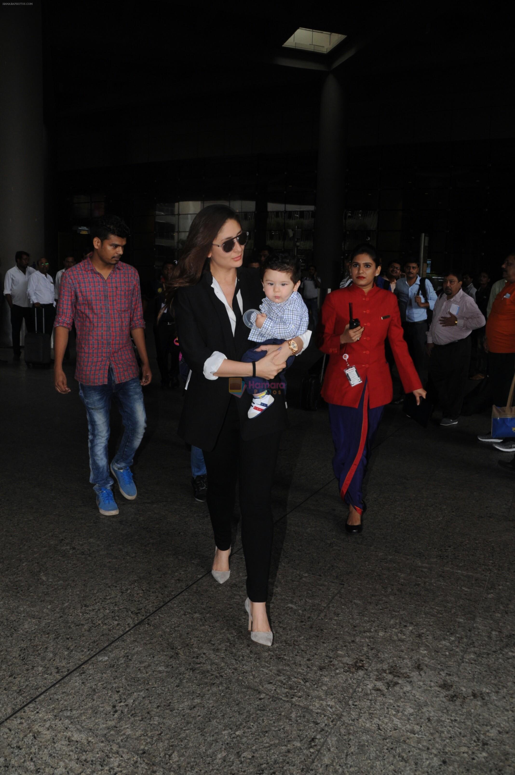 Kareena Kapoor & Her Son Taimur Ali Khan Spotted At Airport on 8th Sept 2017