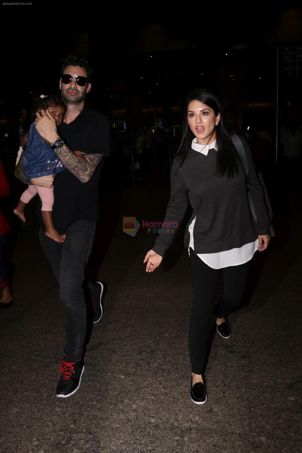 Sunny Leone, Daniel Weber Spotted At Airport on 13th Sept 2017