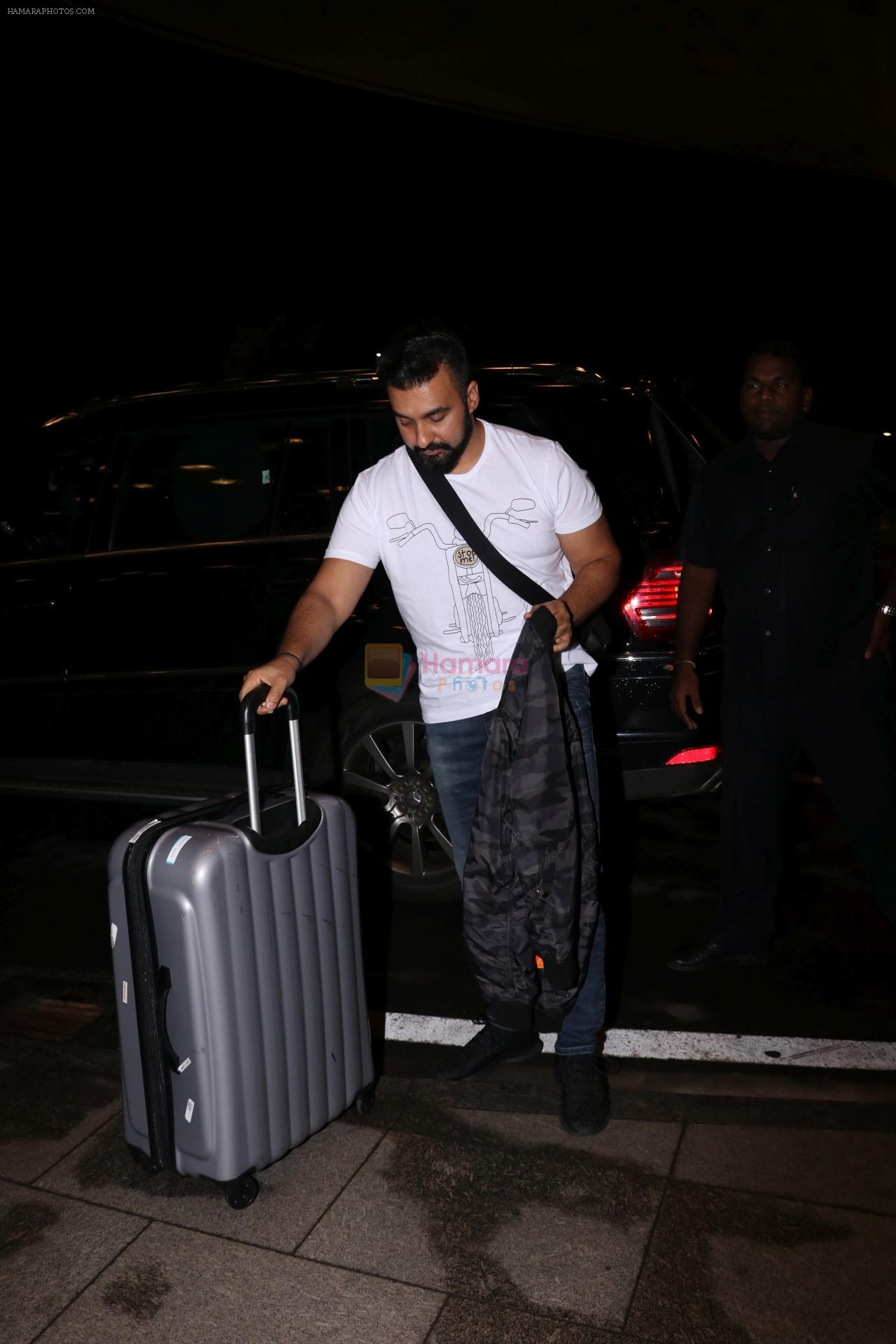 Raj Kundra Spotted At Airport on 14th Sept 2017
