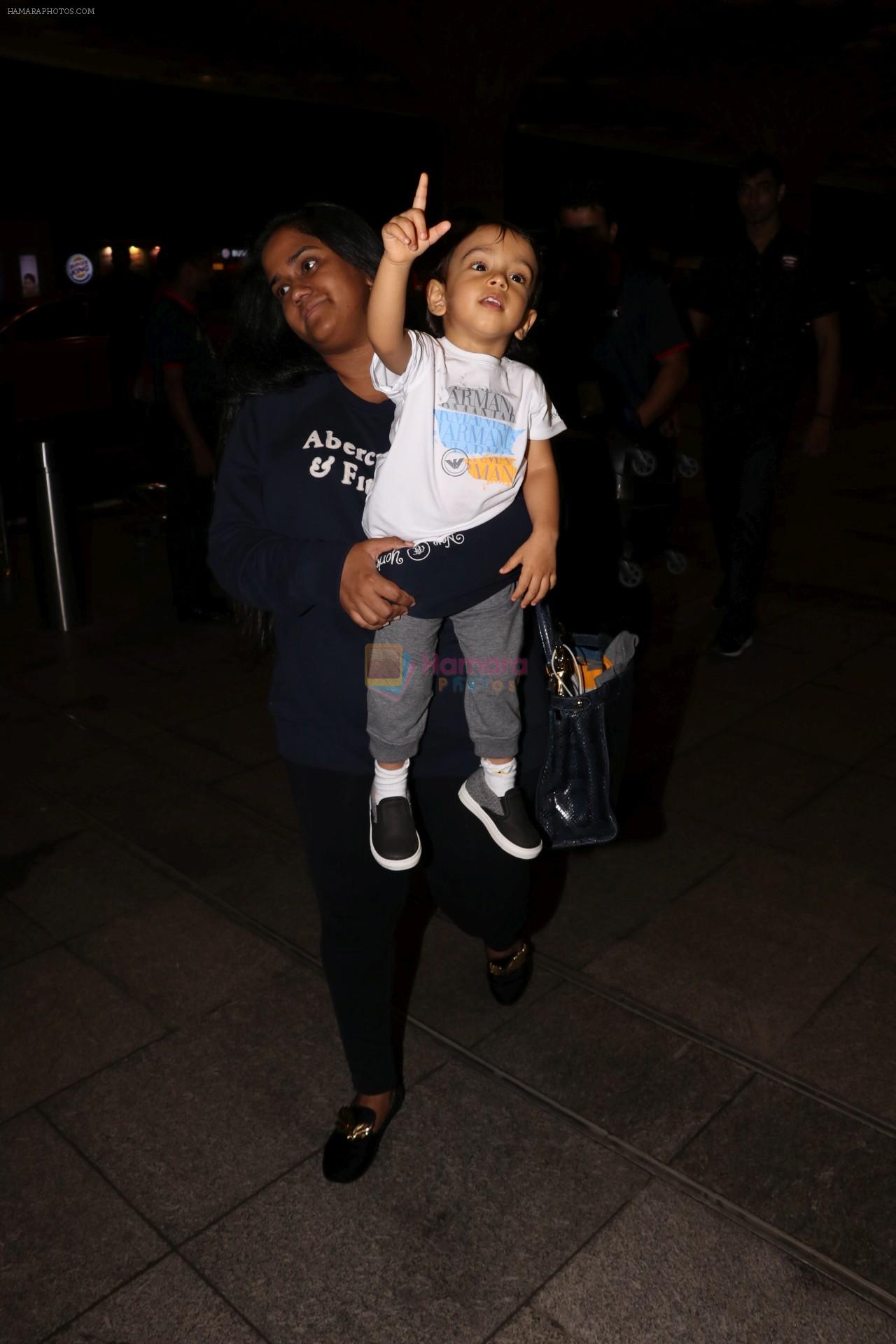 Arpita Khan With Son Ahil Khan Spotted At Airport on 14th Sept 2017