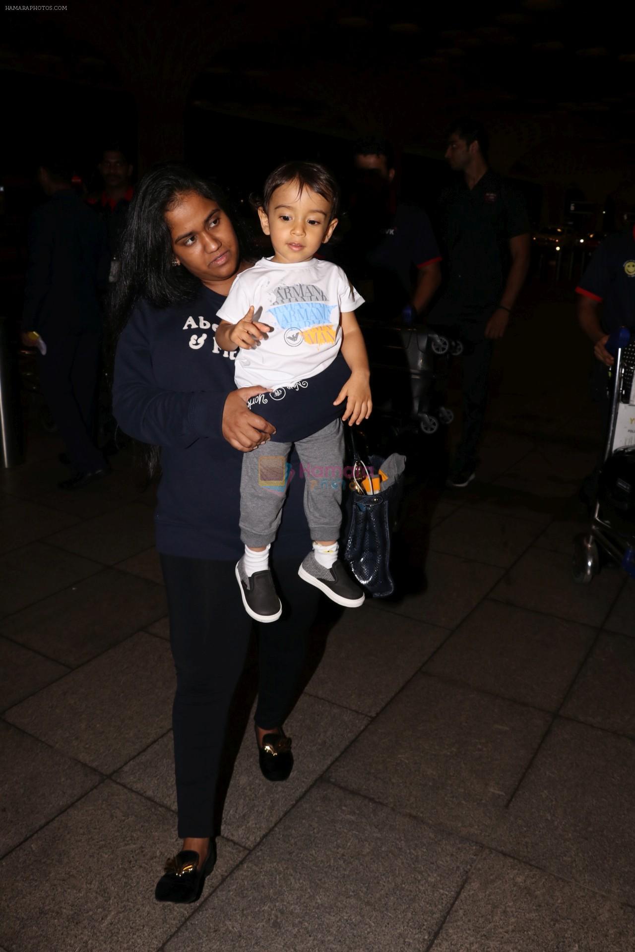 Arpita Khan With Son Ahil Khan Spotted At Airport on 14th Sept 2017