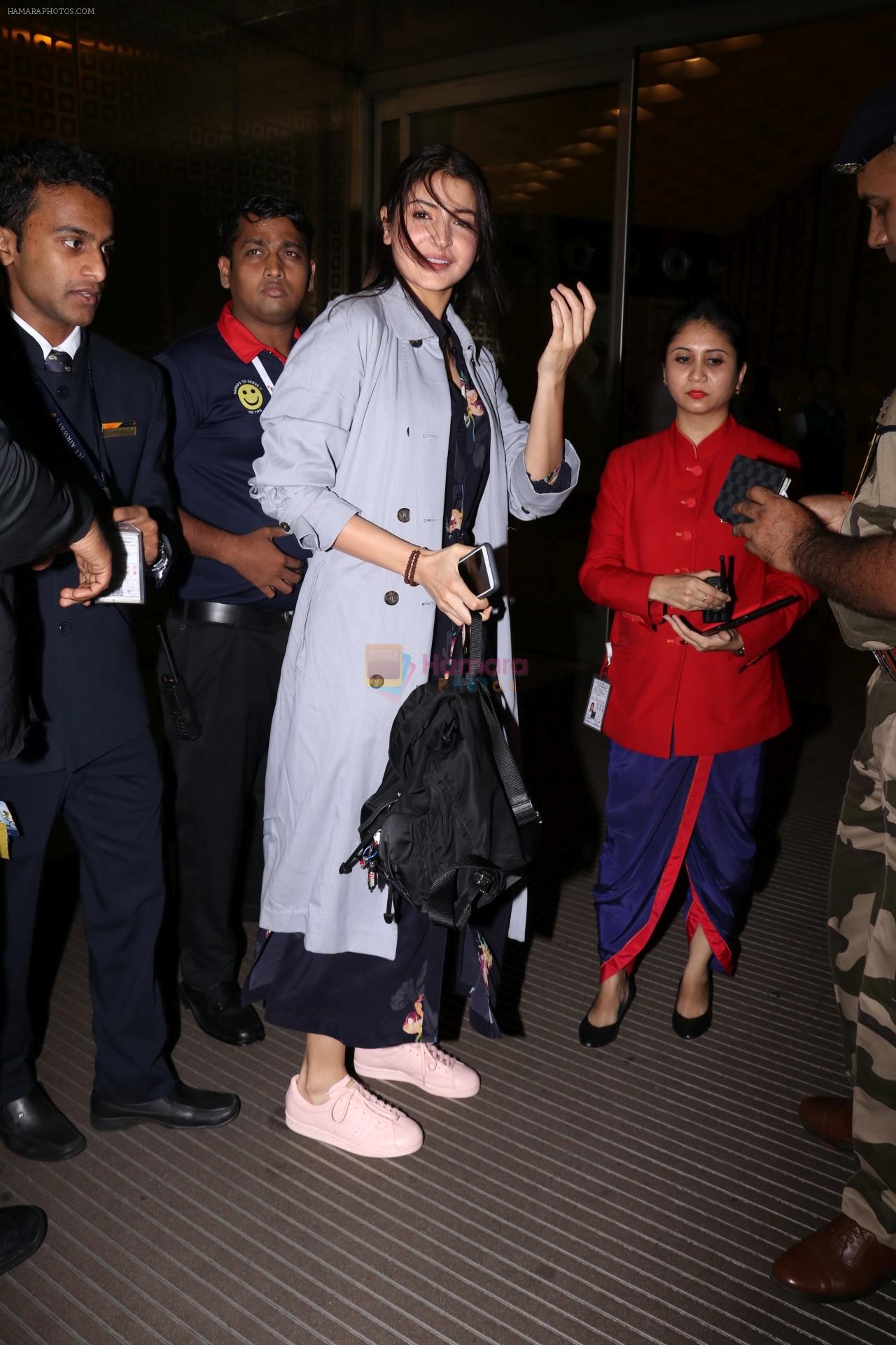 Anushka Sharma Spotted At Airport on 14th Sept 2017