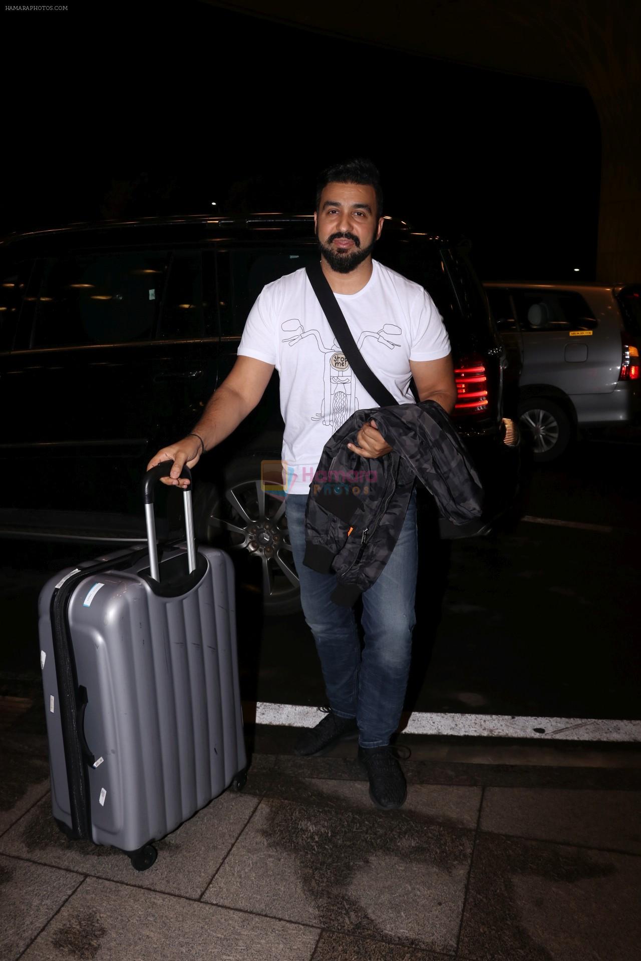 Raj Kundra Spotted At Airport on 14th Sept 2017