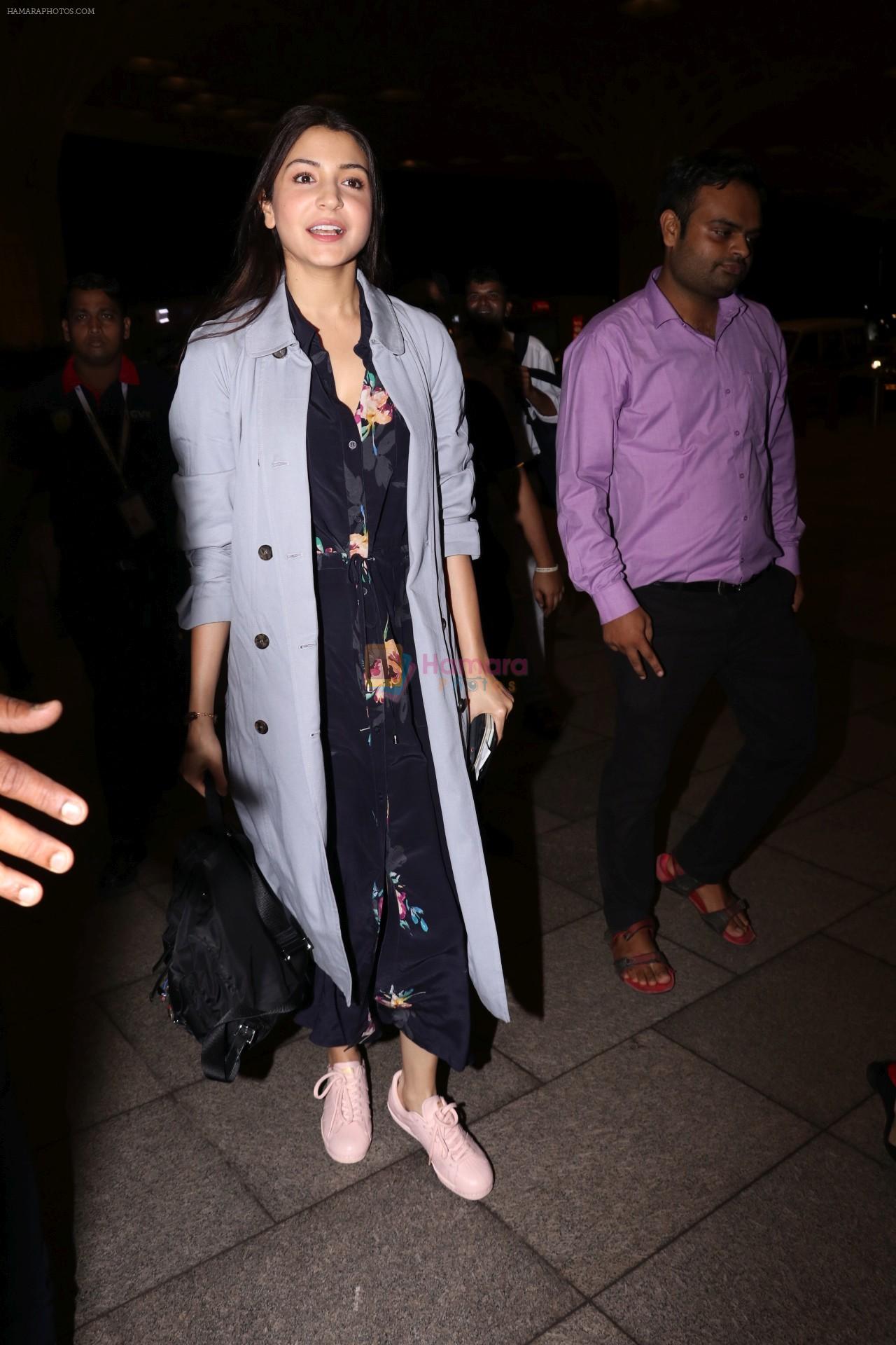 Anushka Sharma Spotted At Airport on 14th Spt 2017