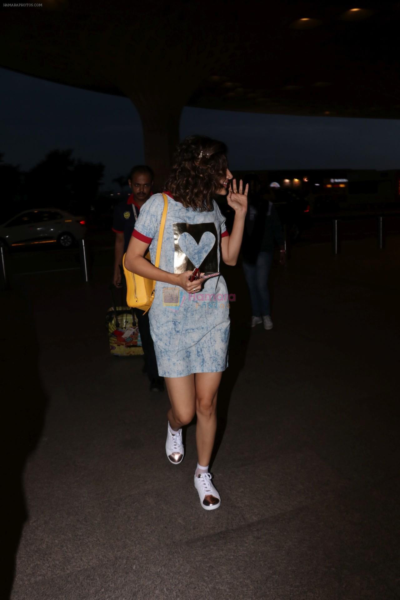 Taapsee Pannu Spotted At Airport on 18th Sept 2017