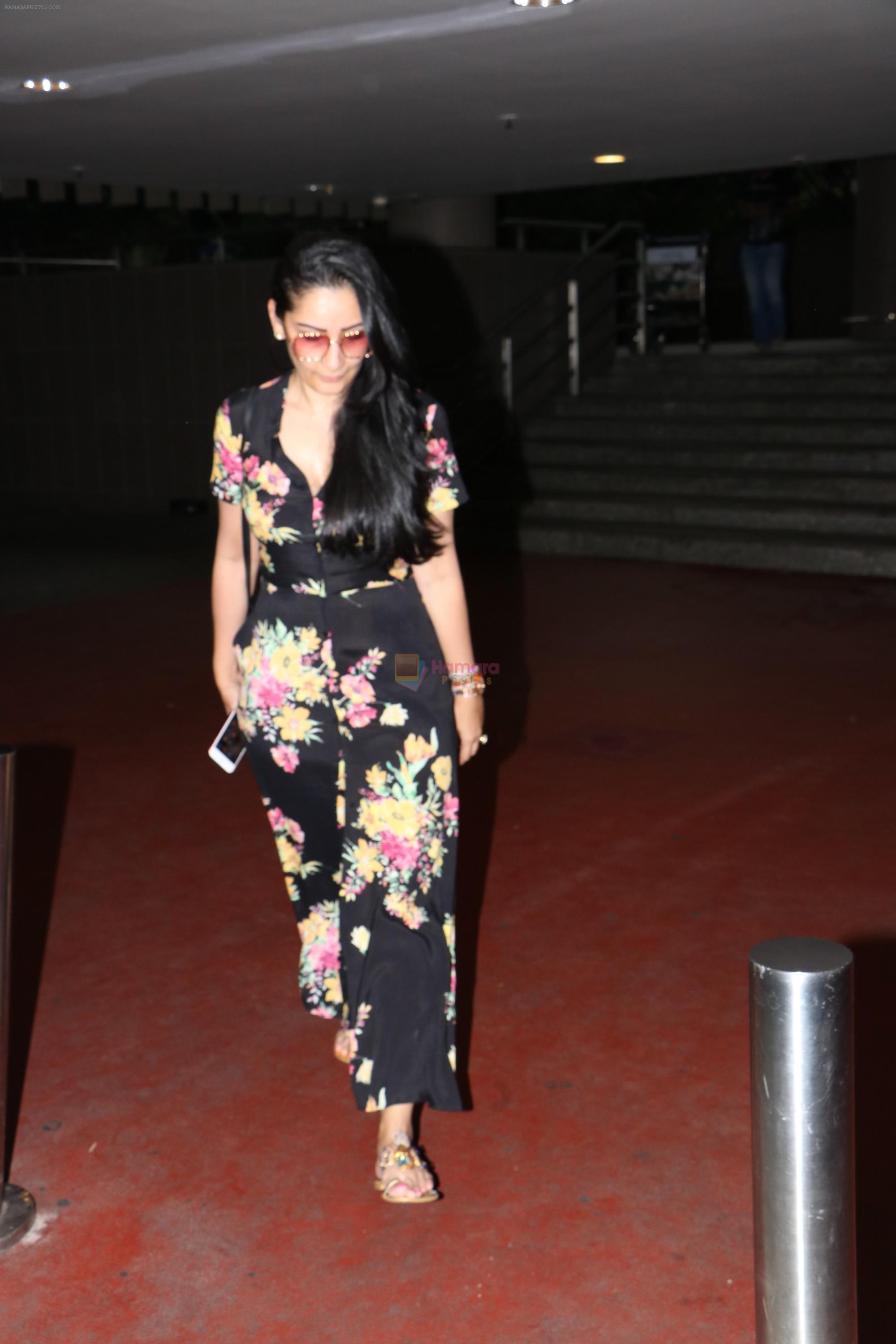 Manyata Dutt Spotted At Airport on 21st Sept 2017