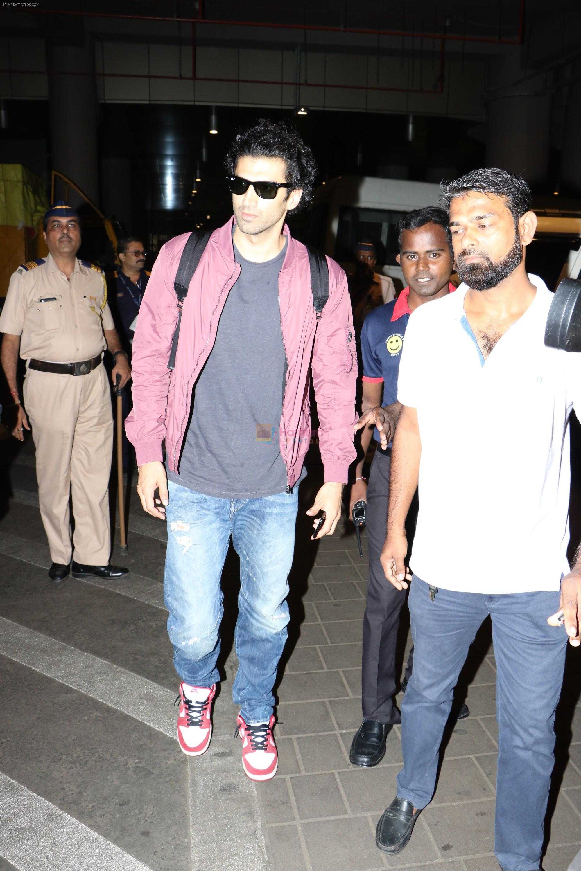 Aditya Roy Kapur Spotted At Airport on 22nd Sept 2017