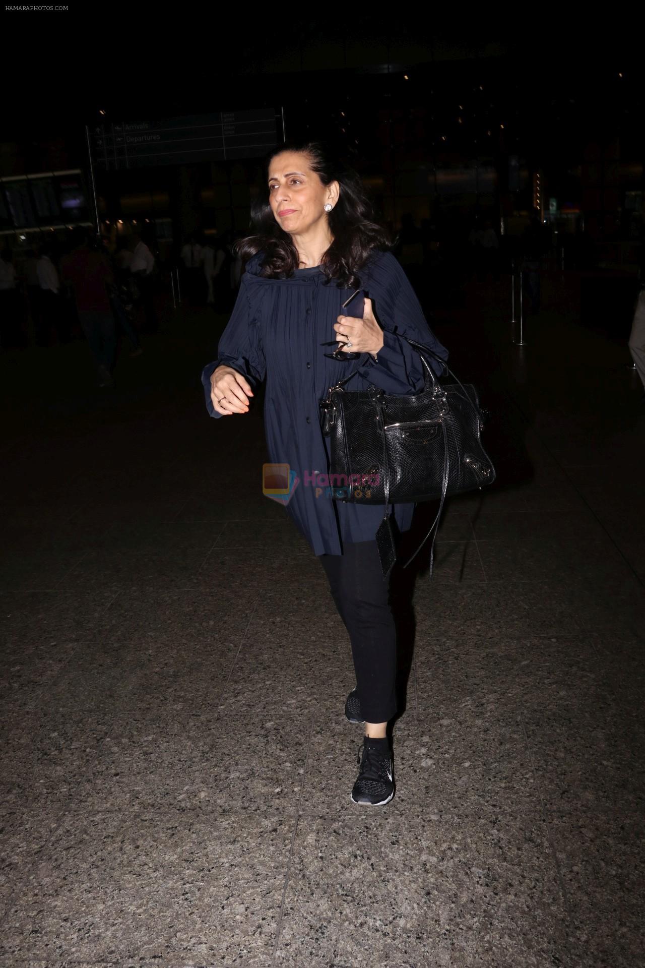 Sunita Kapoor Spotted At Airport on 23rd Sept 2017