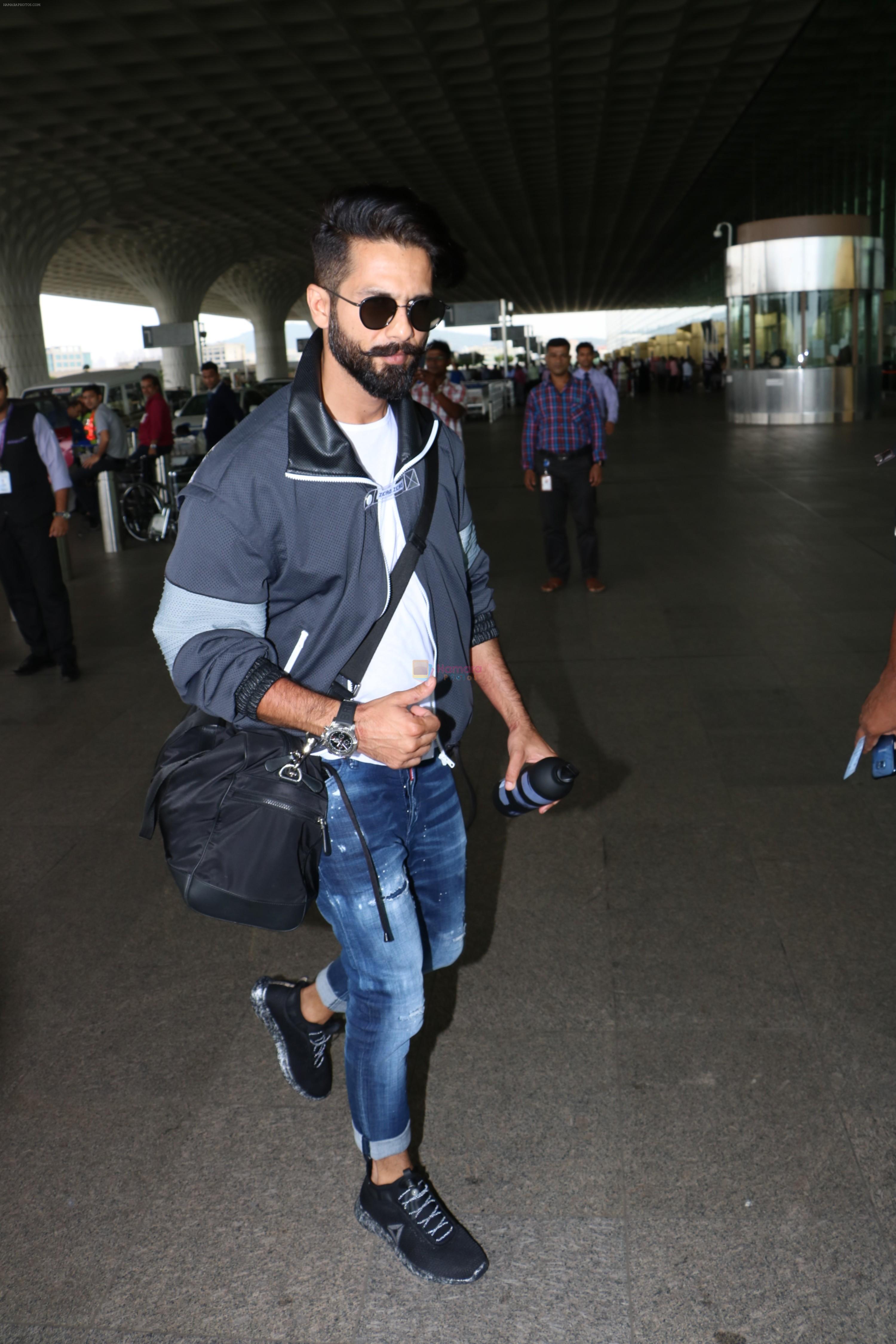 Shahid Kapoor Spotted At Airport on 25th Sept 2017