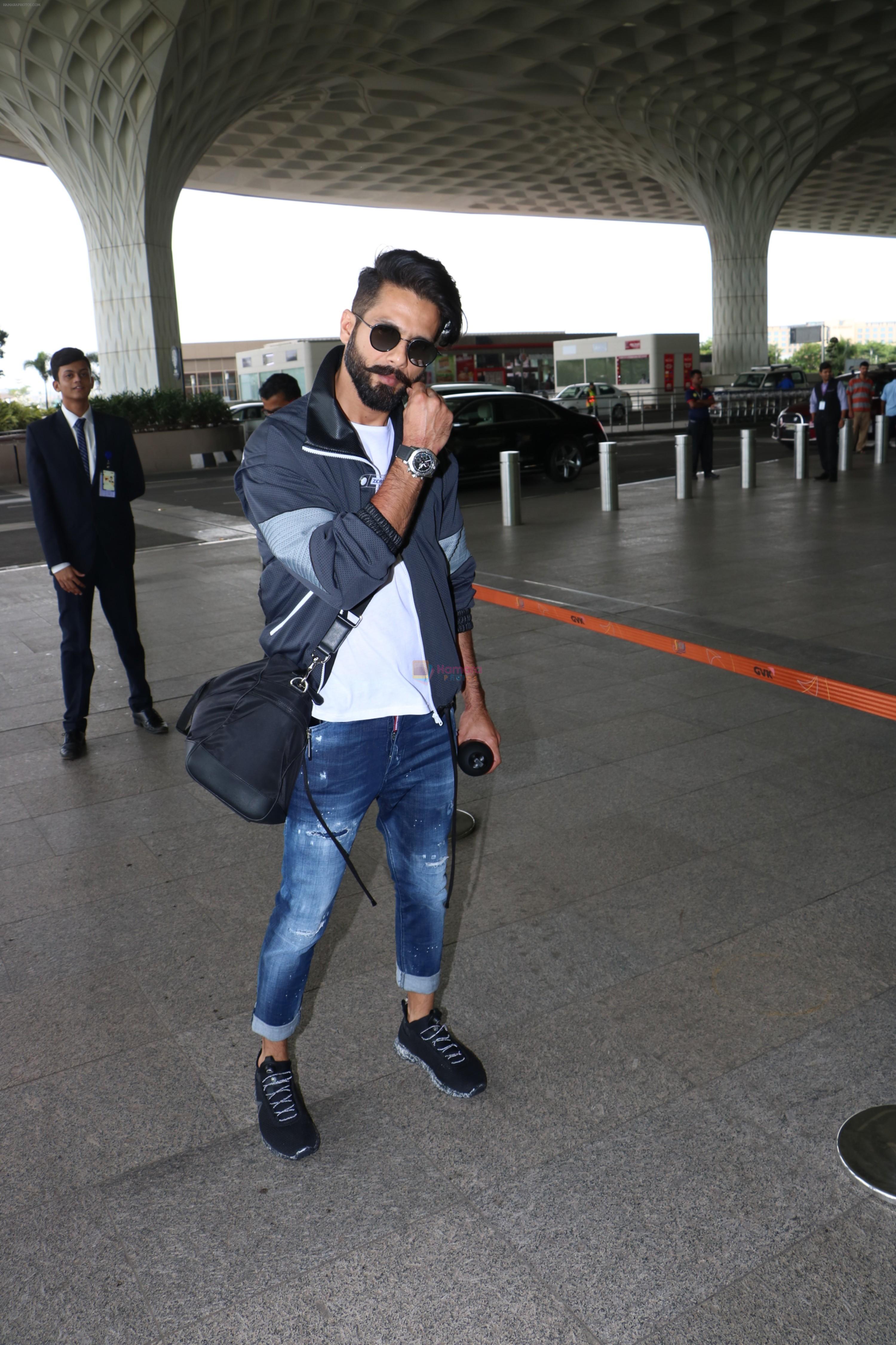 Shahid Kapoor Spotted At Airport on 25th Sept 2017