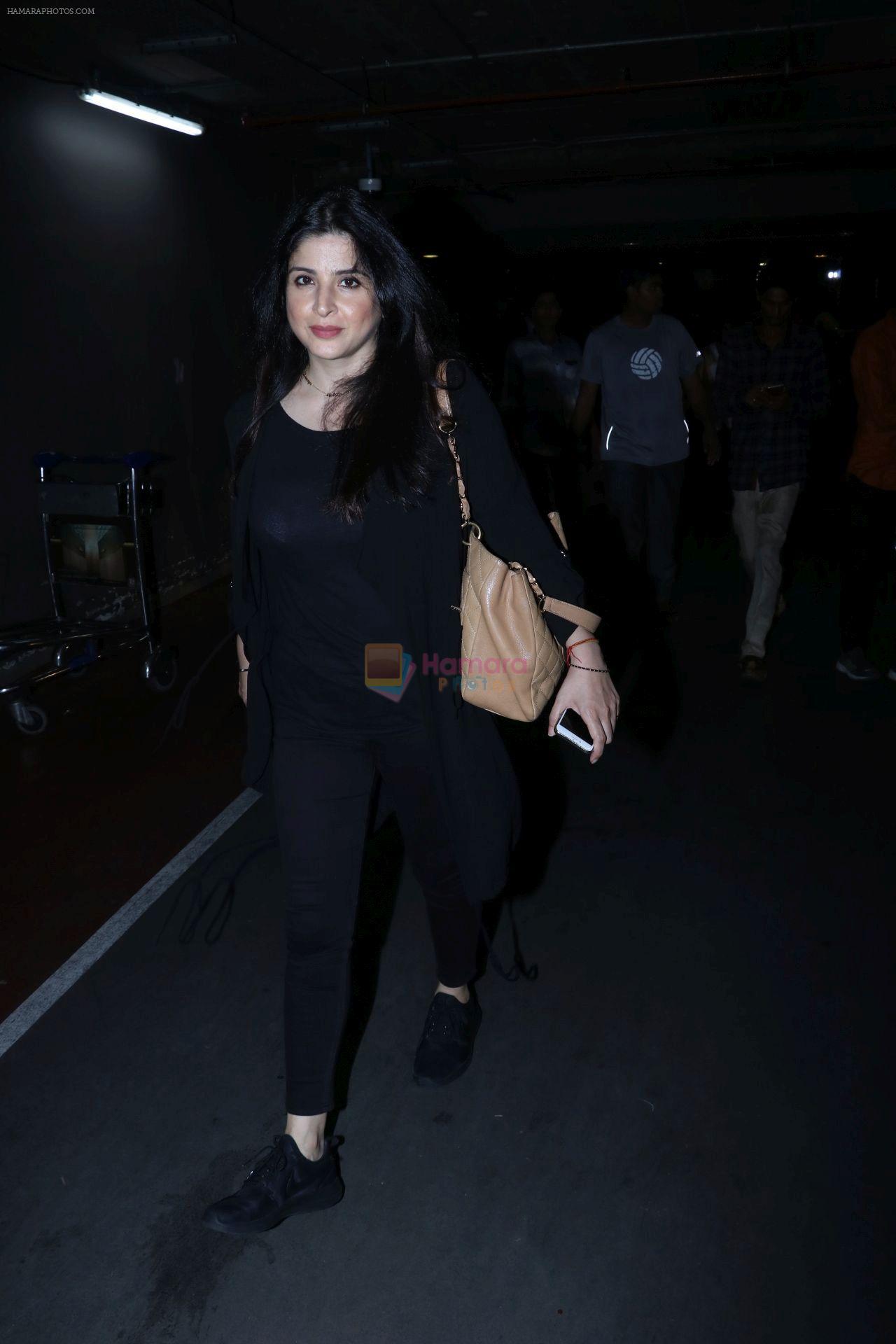 Maheep Kapoor Spotted At Airport on 28th Sept 2017