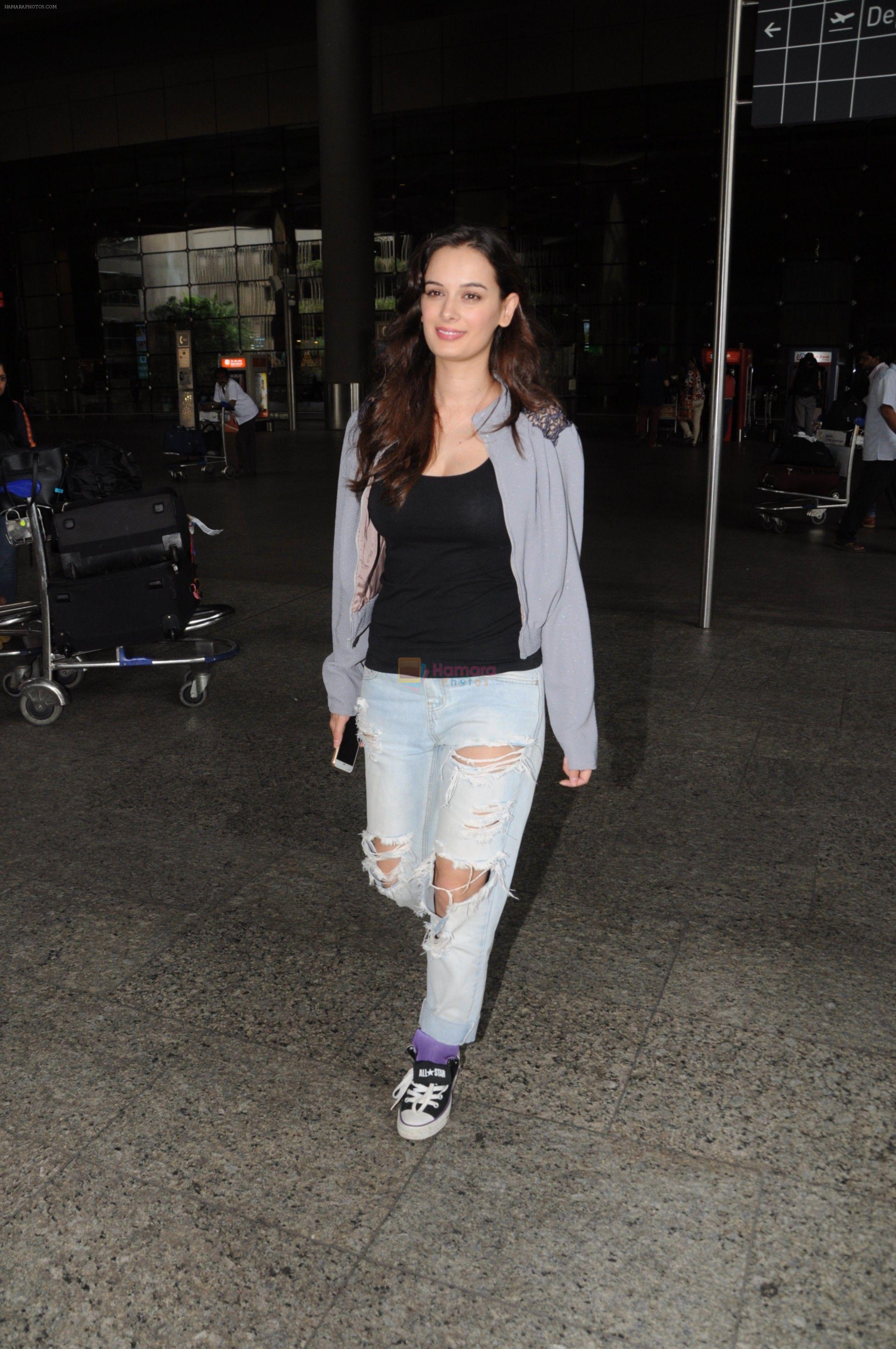 Evelyn Sharma Spotted At Airport on 29th Seprt 2017