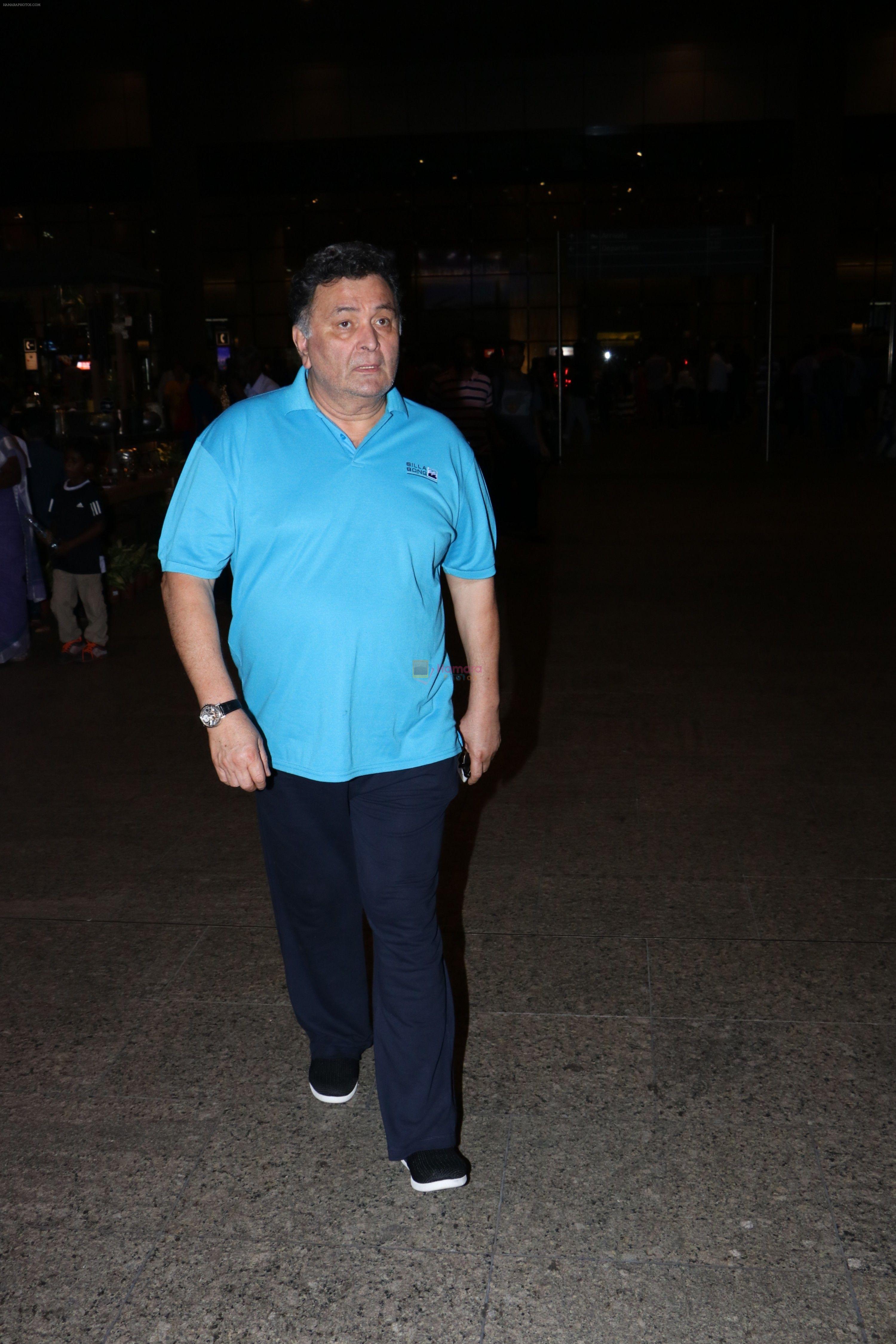 Rishi Kapoor Spotted At Airport on 30th Sept 2017