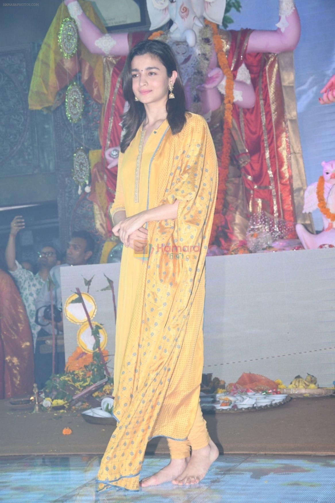 Alia Bhatt at North Bombay Sarbojanin Durga Puja Samiti's Maha Navami Puja on 30th Sept 2017