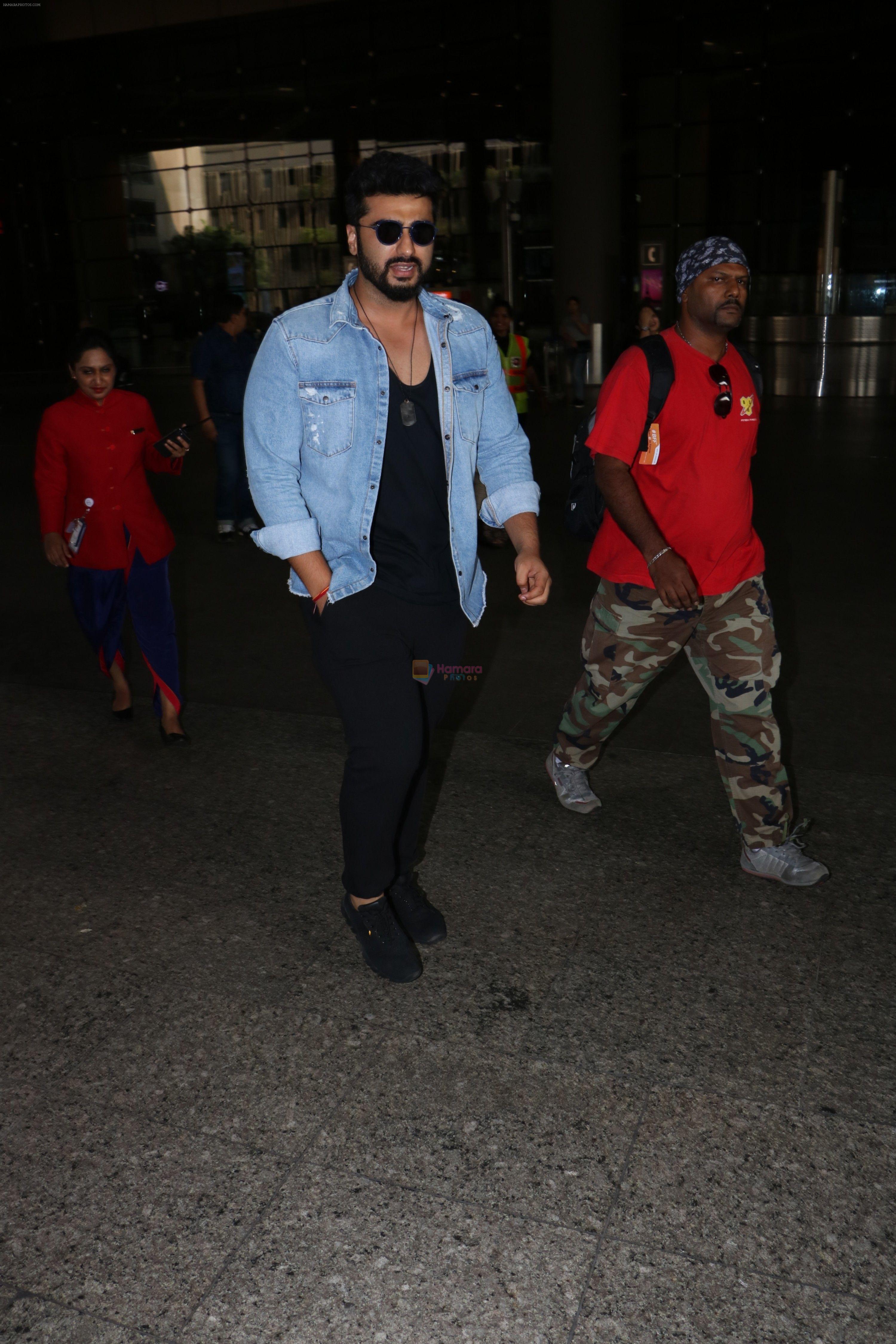 Arjun Kapoor Spotted At Airport on 30th Sept 2017