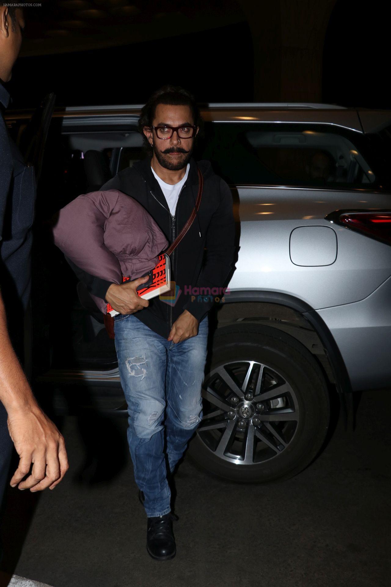 Aamir Khan Spotted At Airport on 3rd Oct 2017