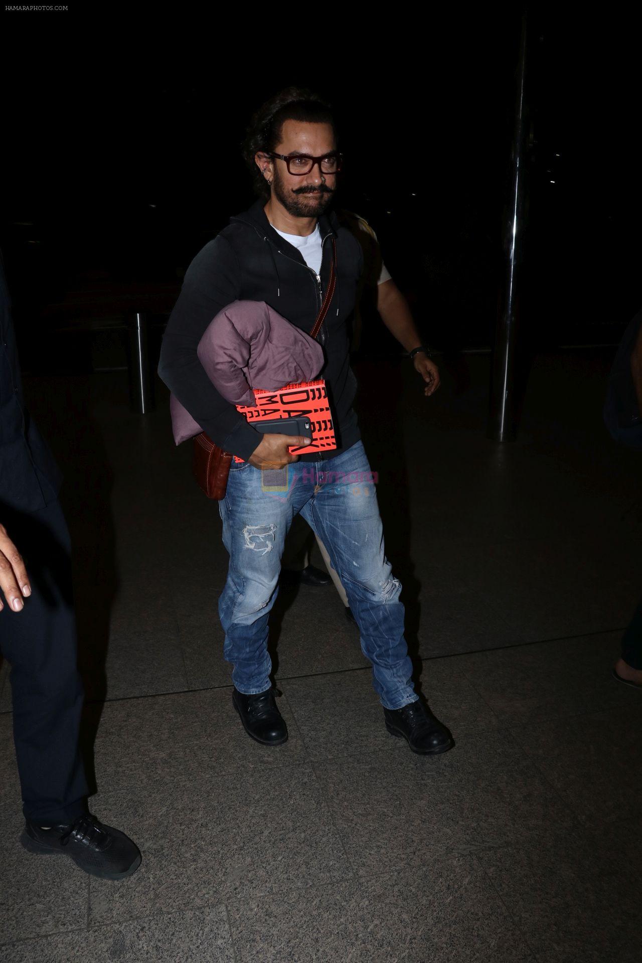 Aamir Khan Spotted At Airport on 3rd Oct 2017