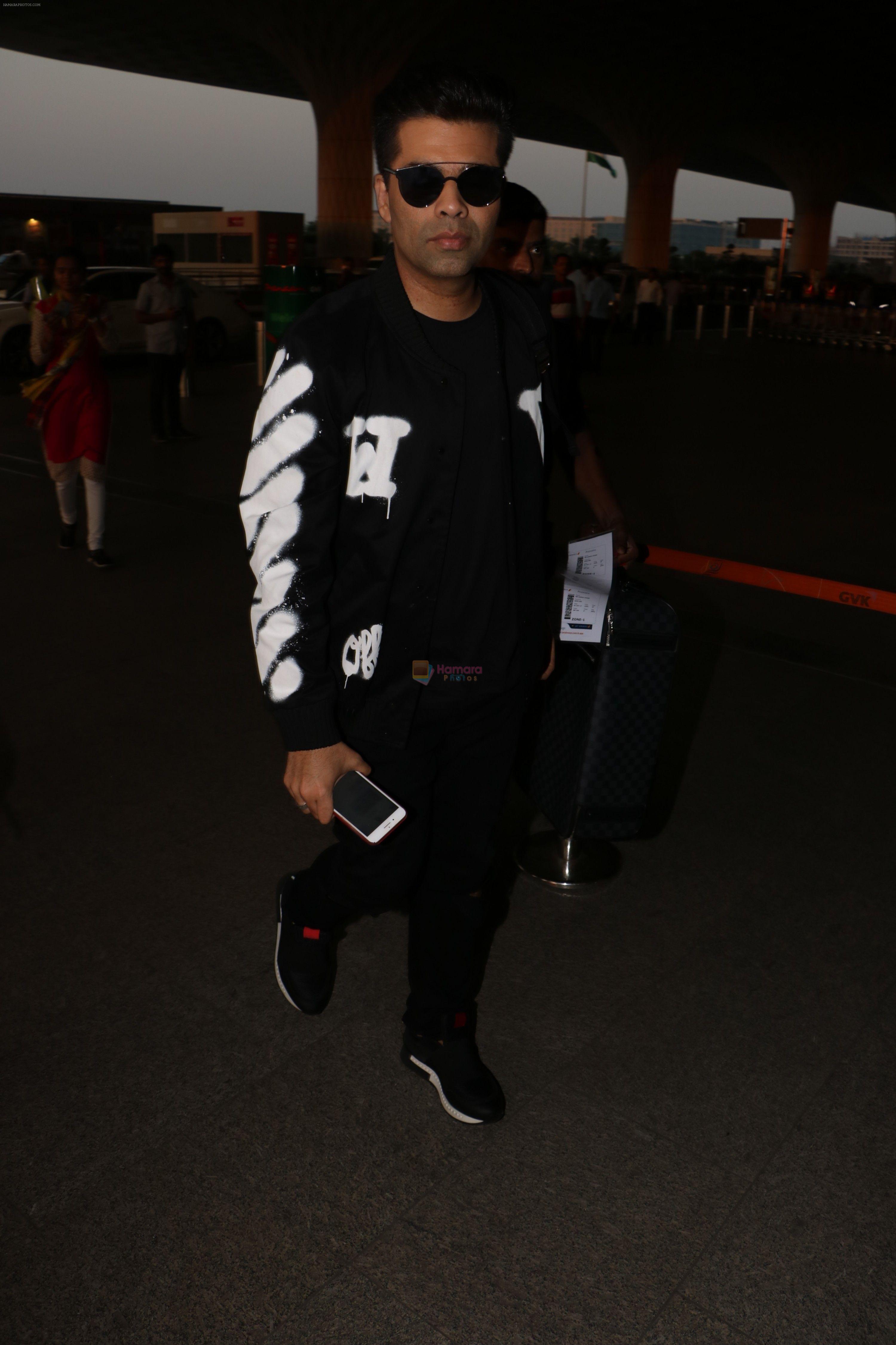 Karan Johar Spotted At Airport on 3rd Oct 2017