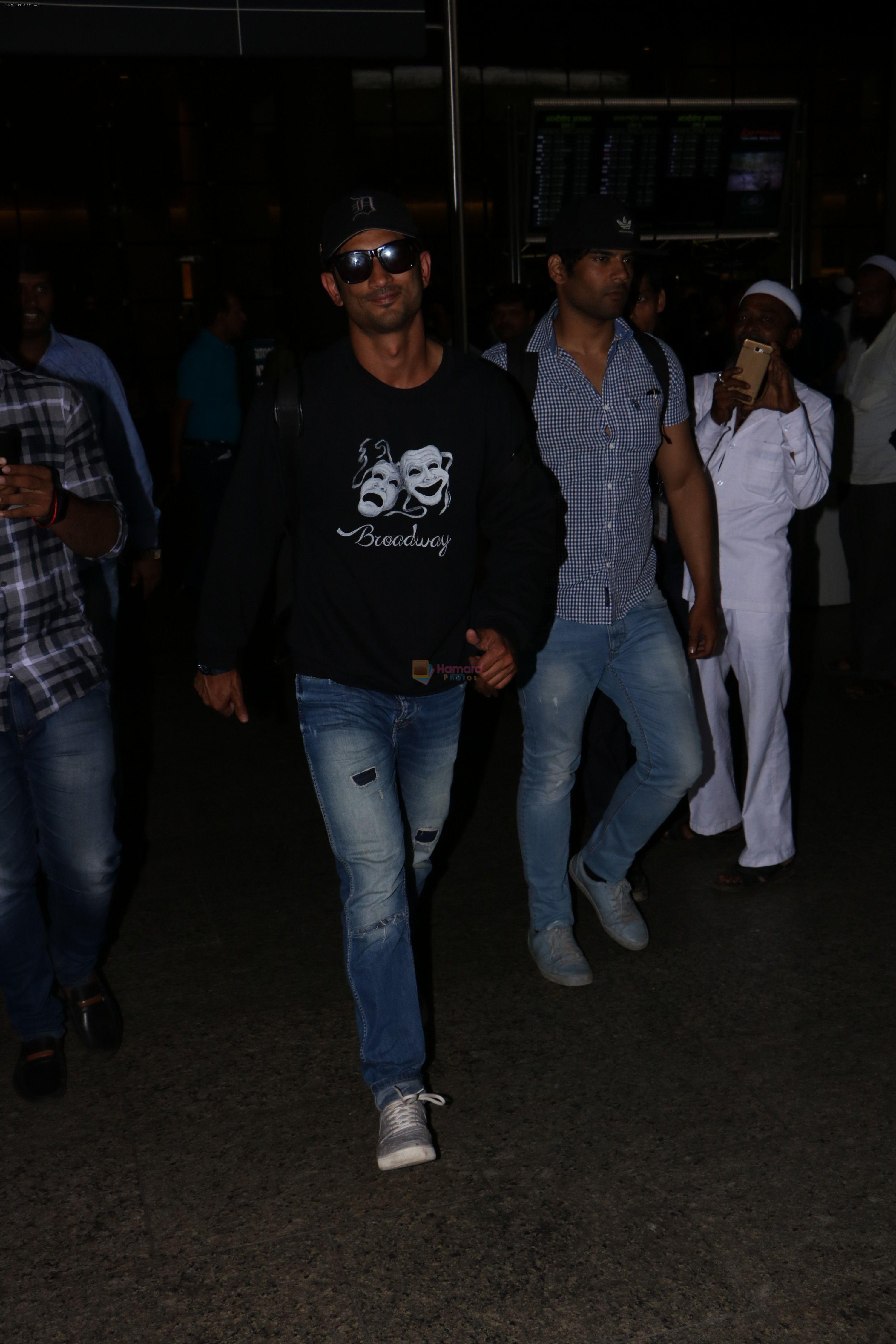 Sushant Singh Rajput Spotted At Airport on 6th Oct 2017