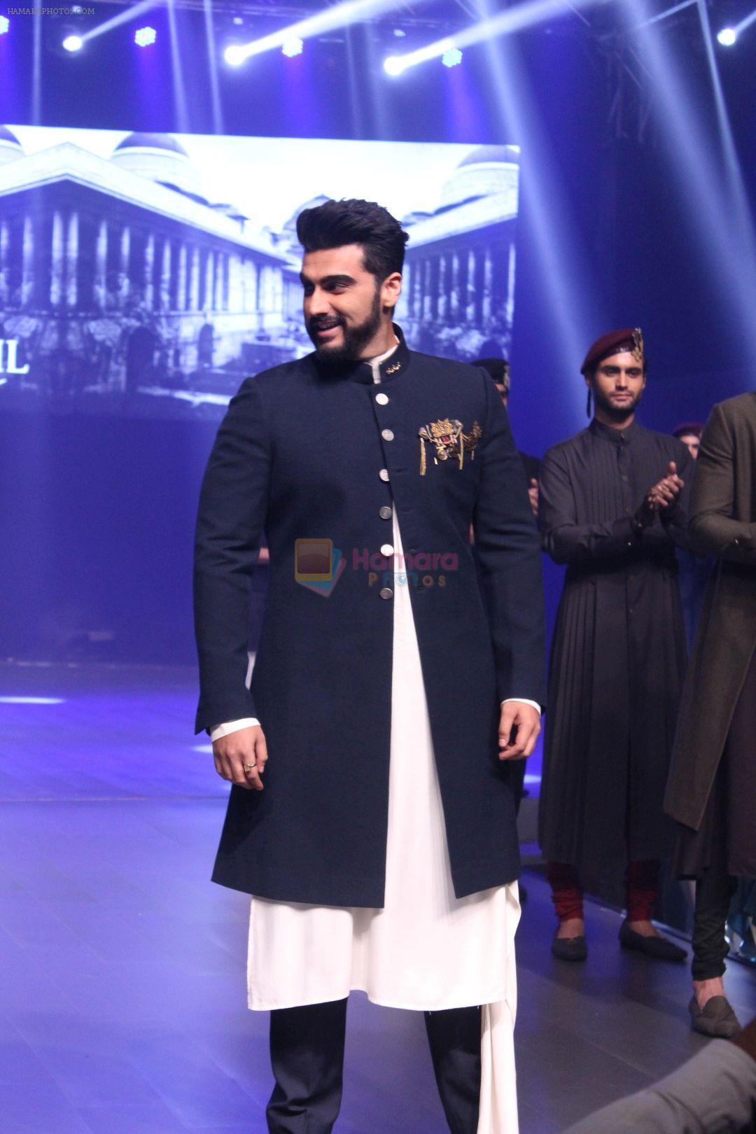 Arjun Kapoor at the Red Carpet Of Luxury & Fashion As Hello! & Audi on 6th Oct 2017