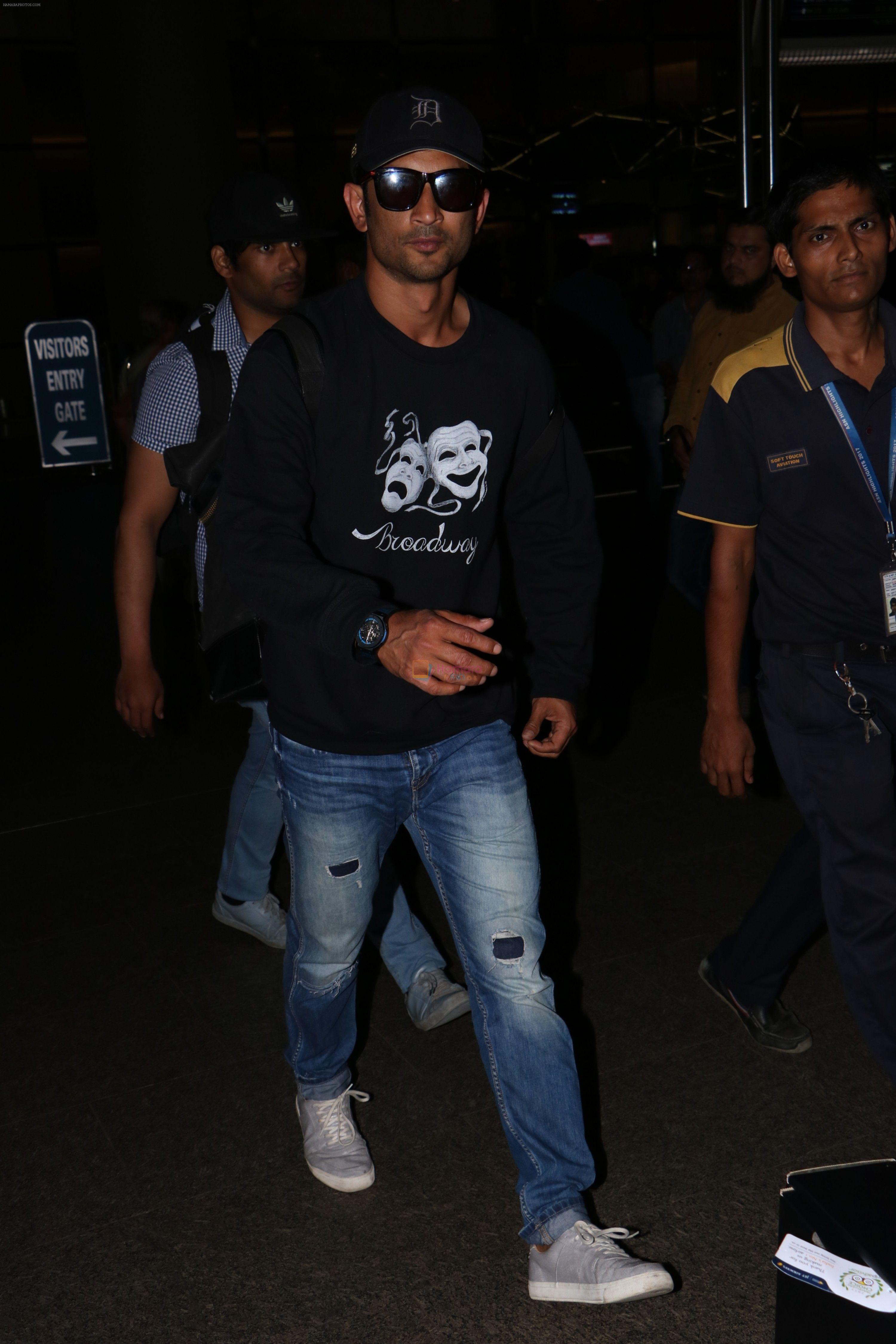 Sushant Singh Rajput Spotted At Airport on 6th Oct 2017