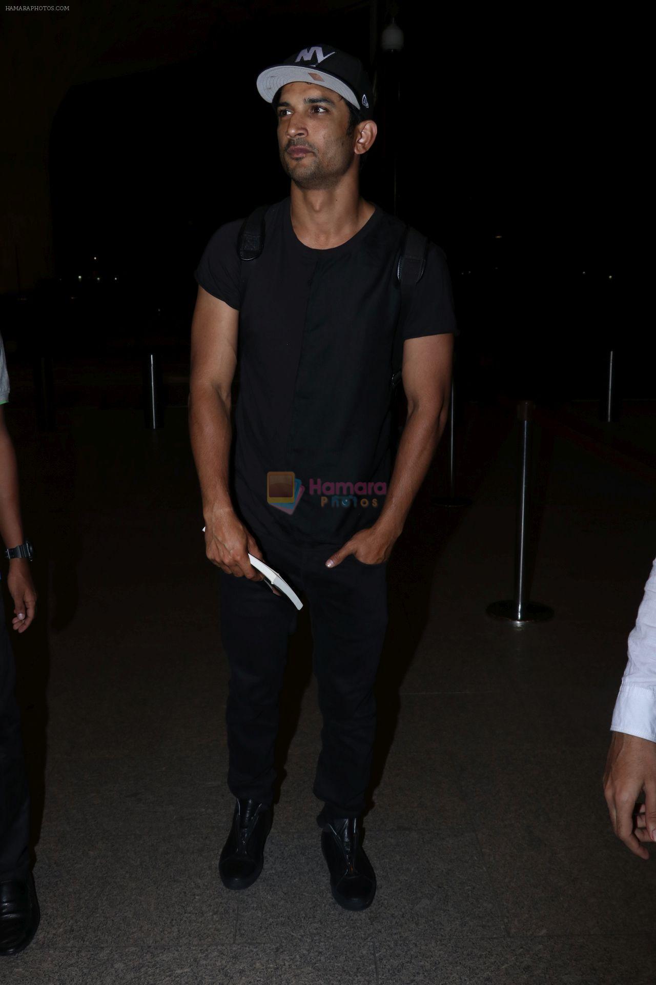 Sushant Singh Rajput Spotted At Airport on 7th Oct 2017