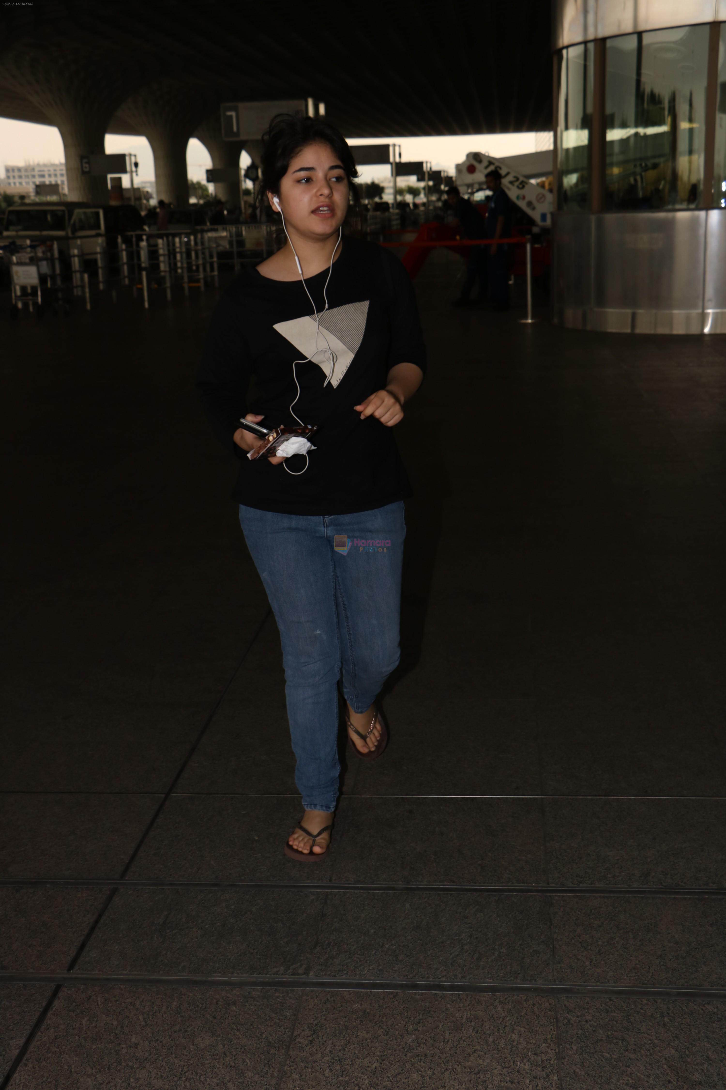 Zaira Wasim Spotted At Airport on 13th Oct 2017