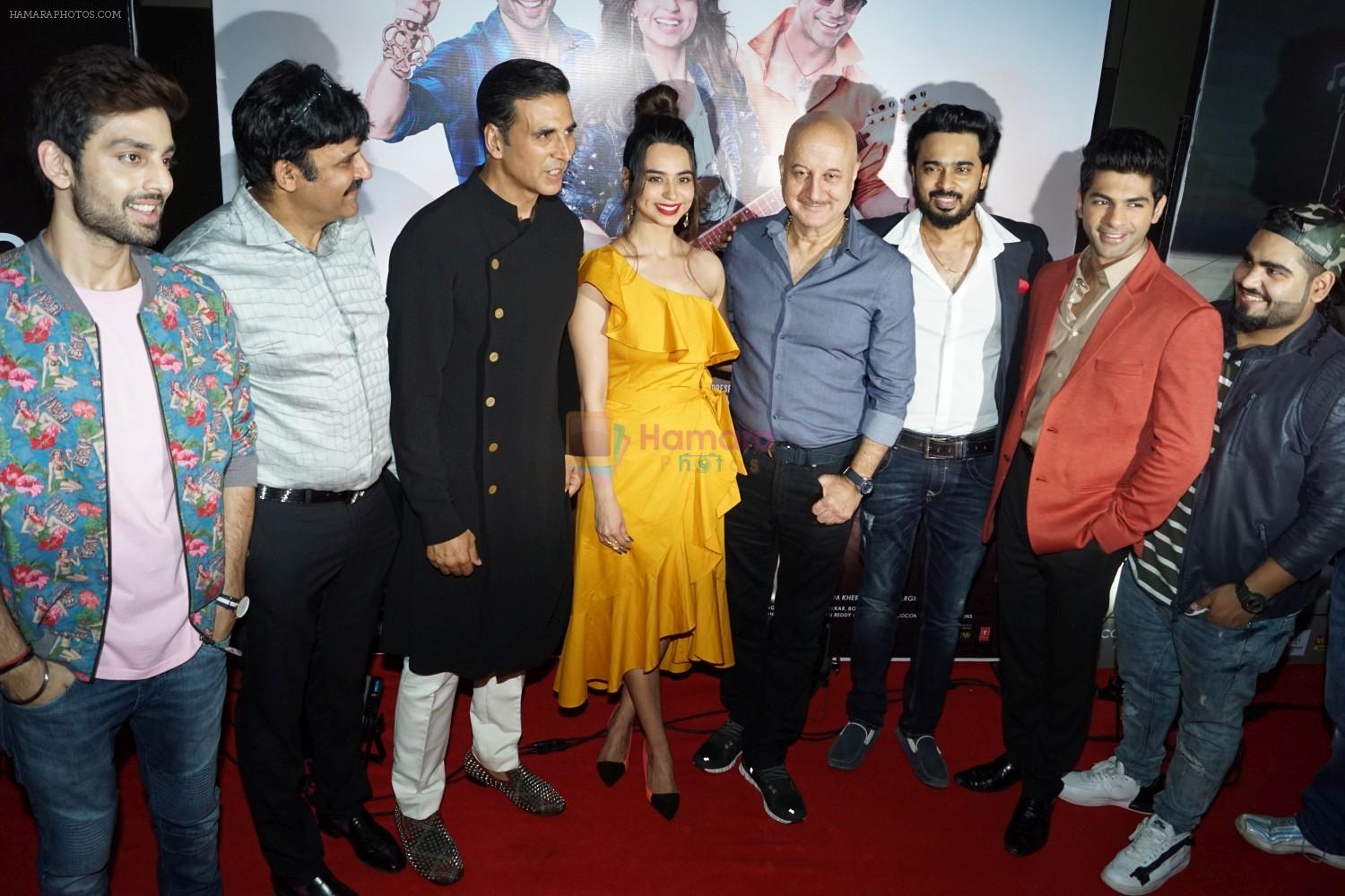 Himansh Kohli, Akshay Kumar, Soundarya Sharma, Taaha Shah, Sattwik Mohanty, Anupam Kher at Special Screening Of Ranchi Diaries on 13th Oct 2017