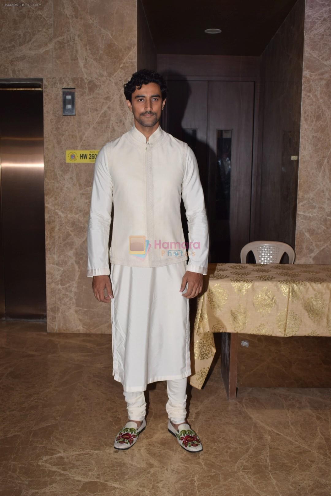 Kunal Kapoor attend Producer Ramesh Taurani Diwali Party on 15th Oct 2017
