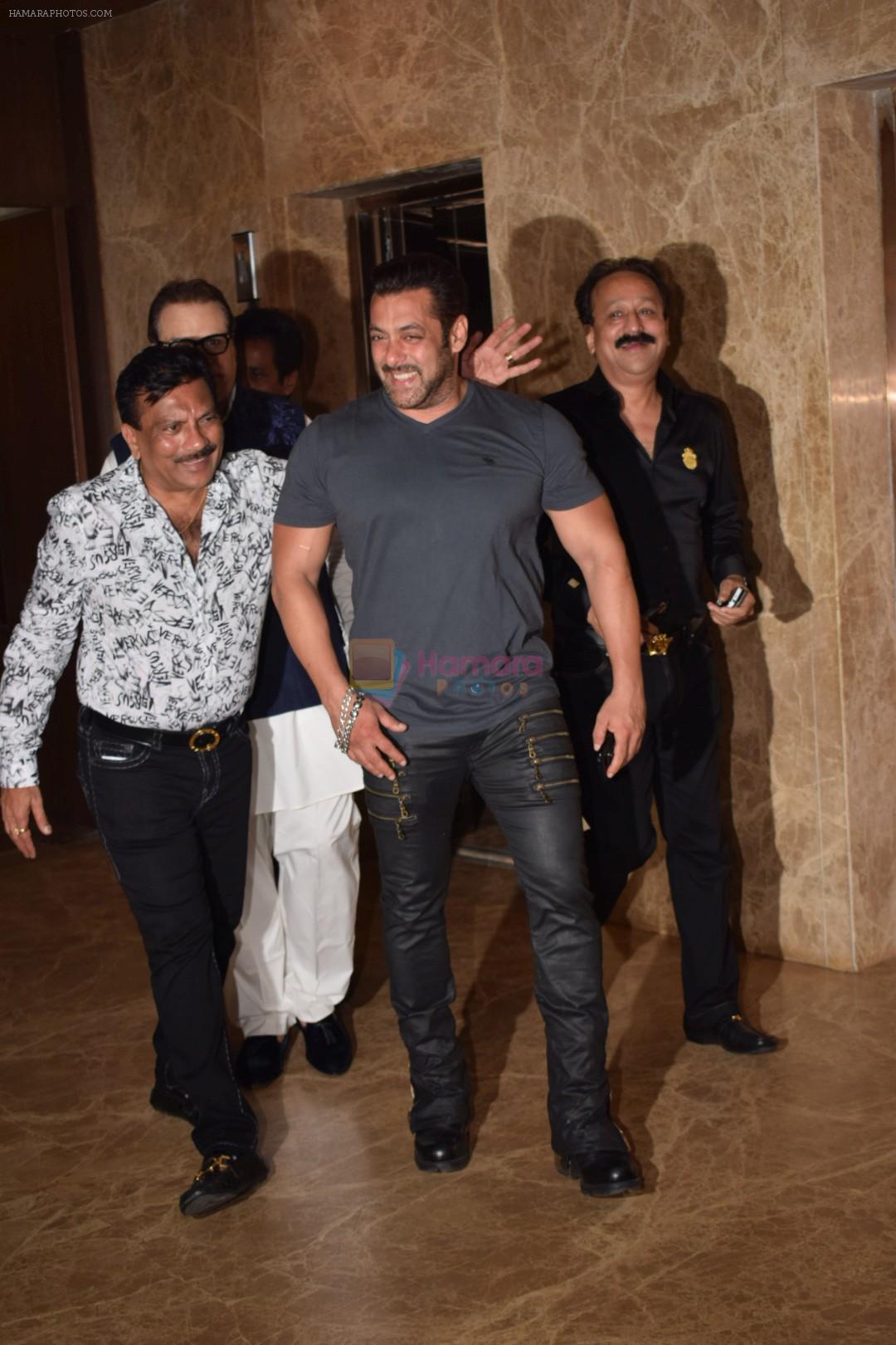 Salman Khan attend Producer Ramesh Taurani Diwali Party on 15th Oct 2017