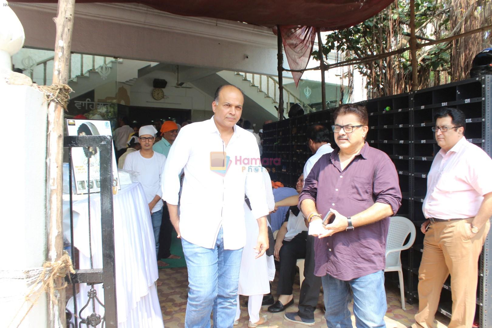 Ashutosh Gowariker attend Chautha Of Lekh Tandon on 17th Oct 2017