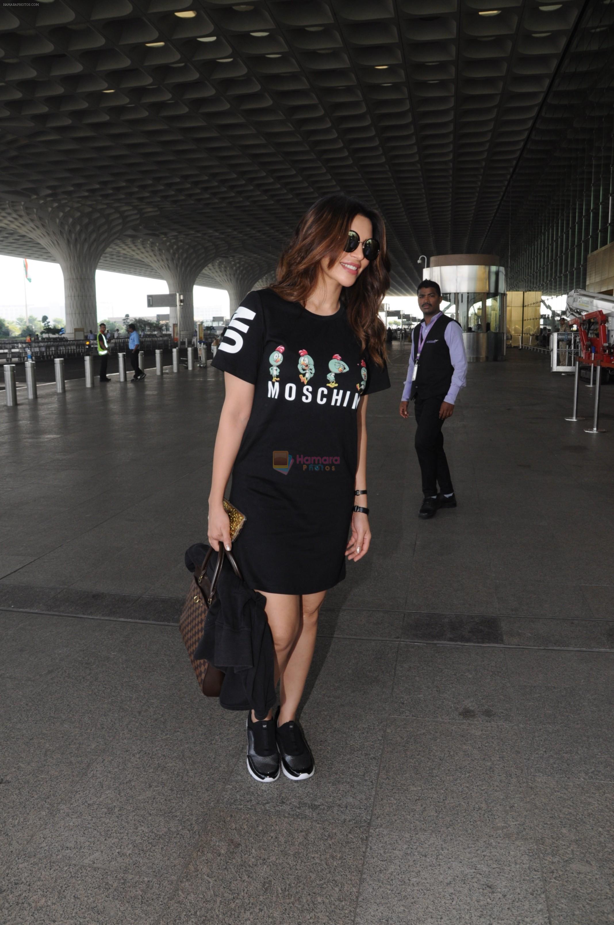 Shama Sikander Spotted At Airport on 18th Oct 2017