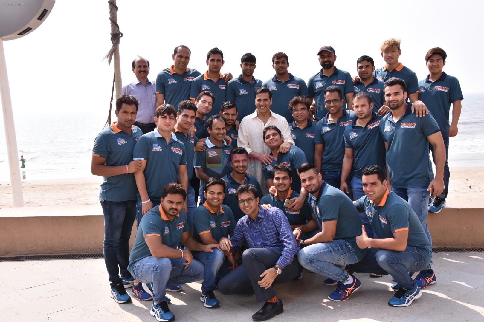 Akshay Kumar & His Kabaddi Team Spotted At Novotel Juhu on 23rd Oct 2017