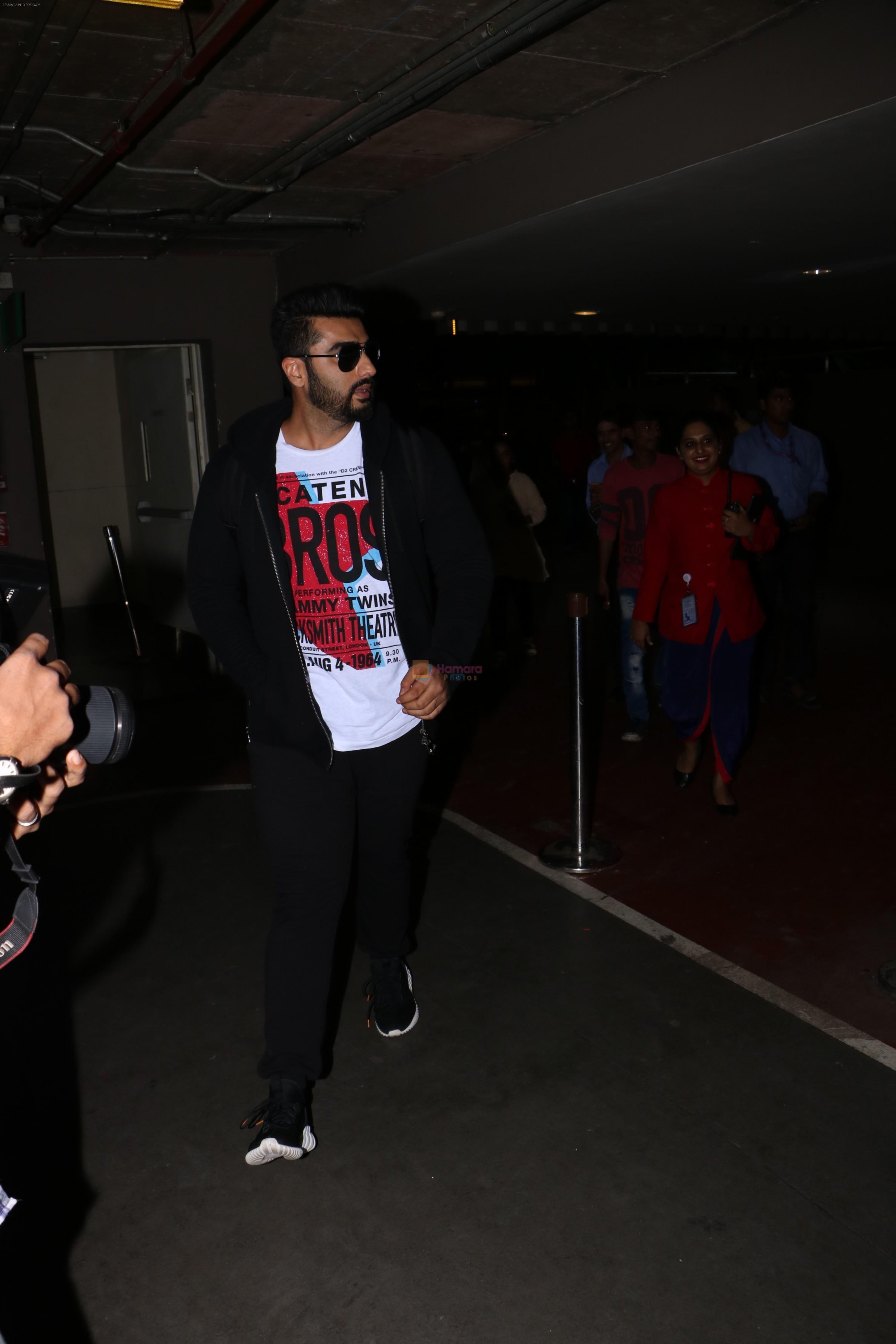 Arjun Kapoor Spotted At Airport on 24th Oct 2017