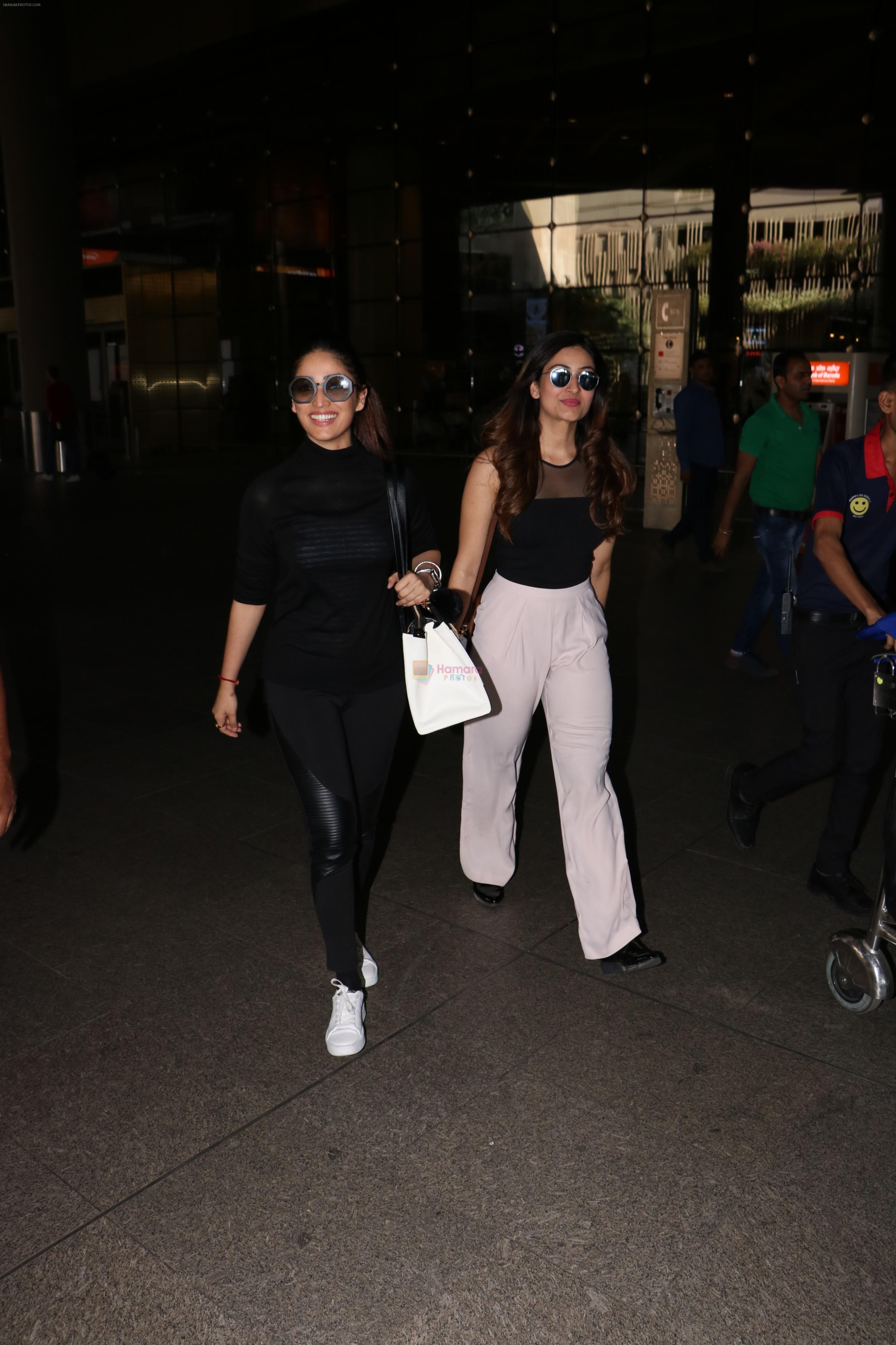Yami Gautam Spotted At Airport With Her Sister on 24th Oct 2017