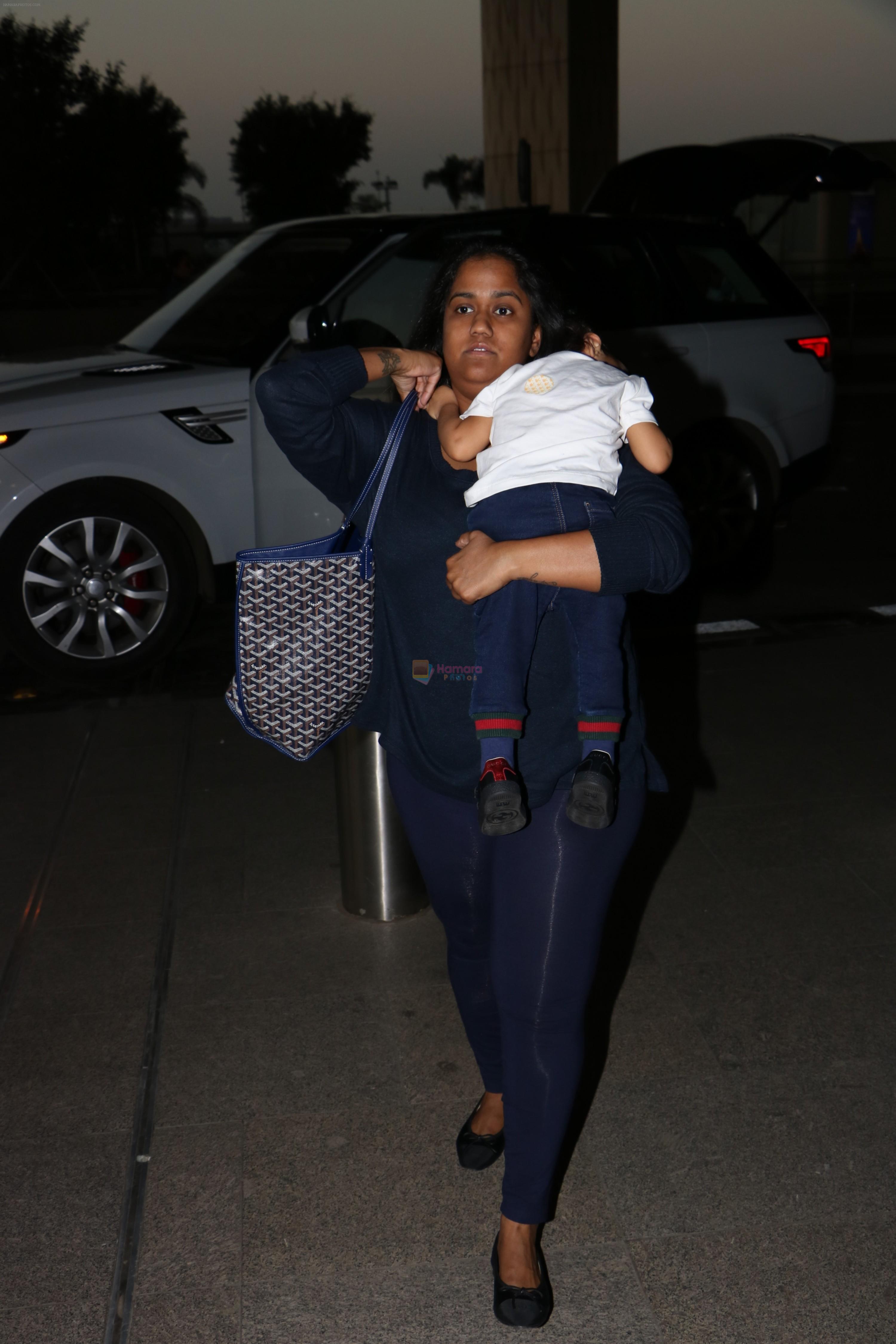 Arpita kHan spotted at airport on 25th Oct 2017