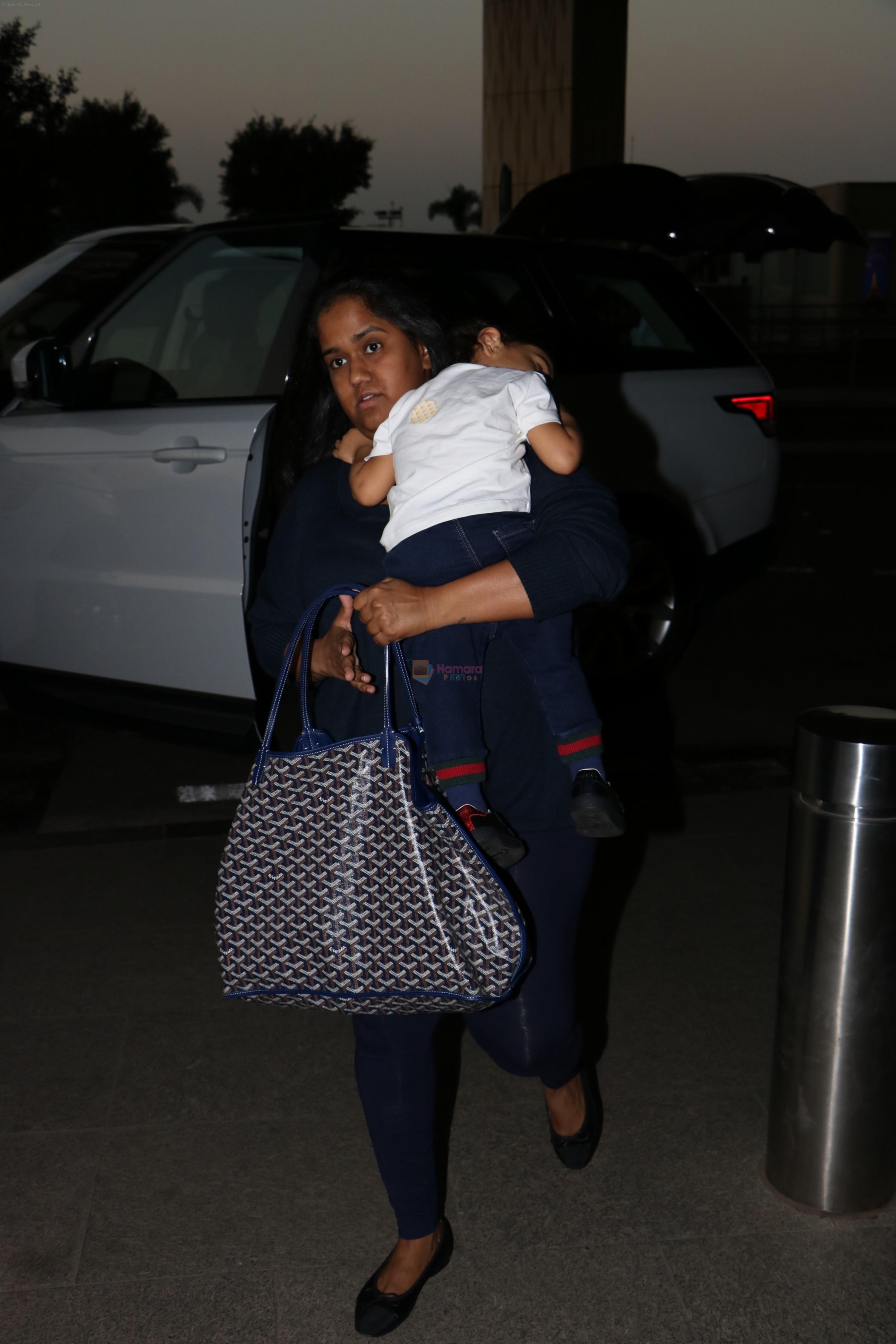 Arpita kHan spotted at airport on 25th Oct 2017