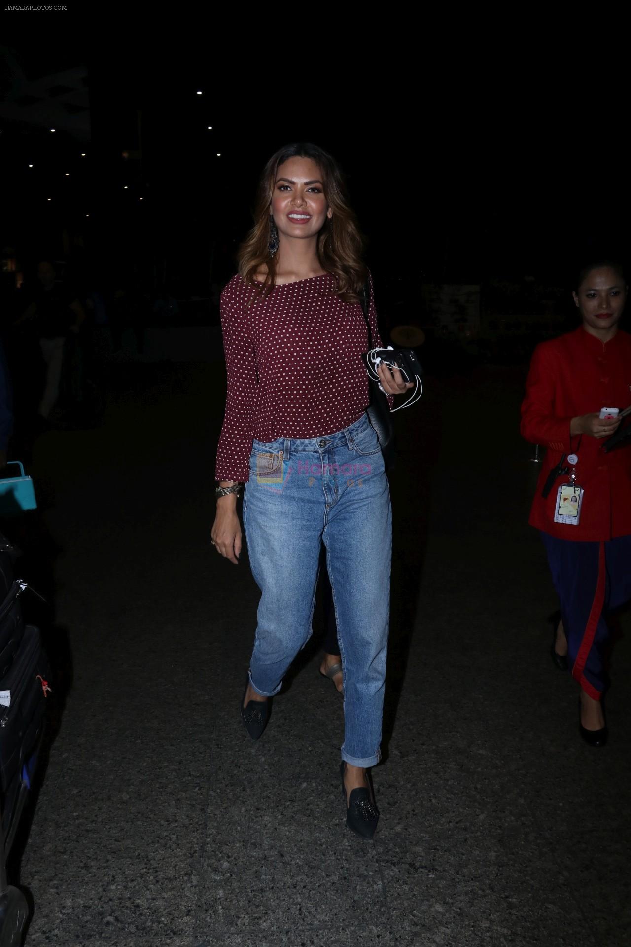 Esha Gupta Spotted At Airport on 27th Oct 2017